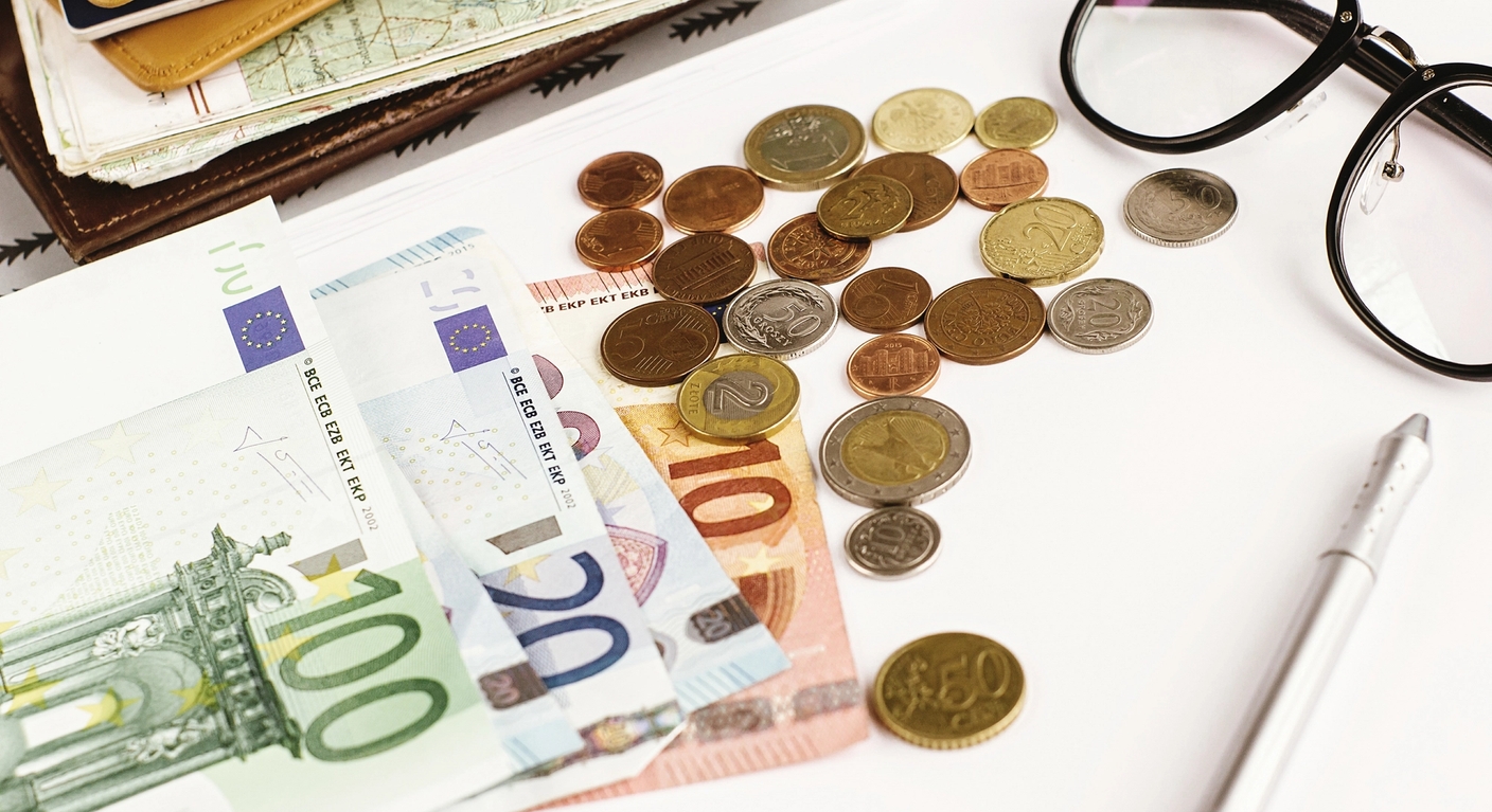 Study Abroad on a Budget: Your Ultimate Financial Guide to Make Studying Abroad Affordable.