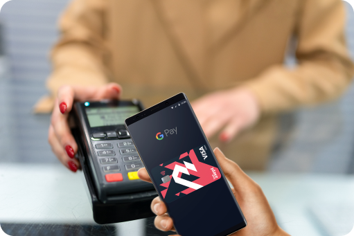 Bilde av kunde som betaler med Google Pay
