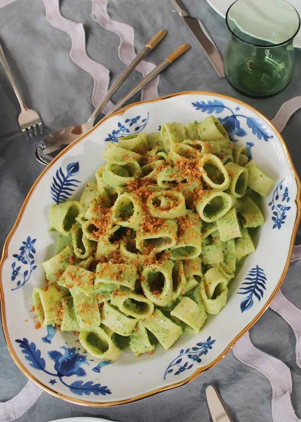 Mineral & Lilac 100% French Flax Linen Scalloped Placemats (Set of Four)