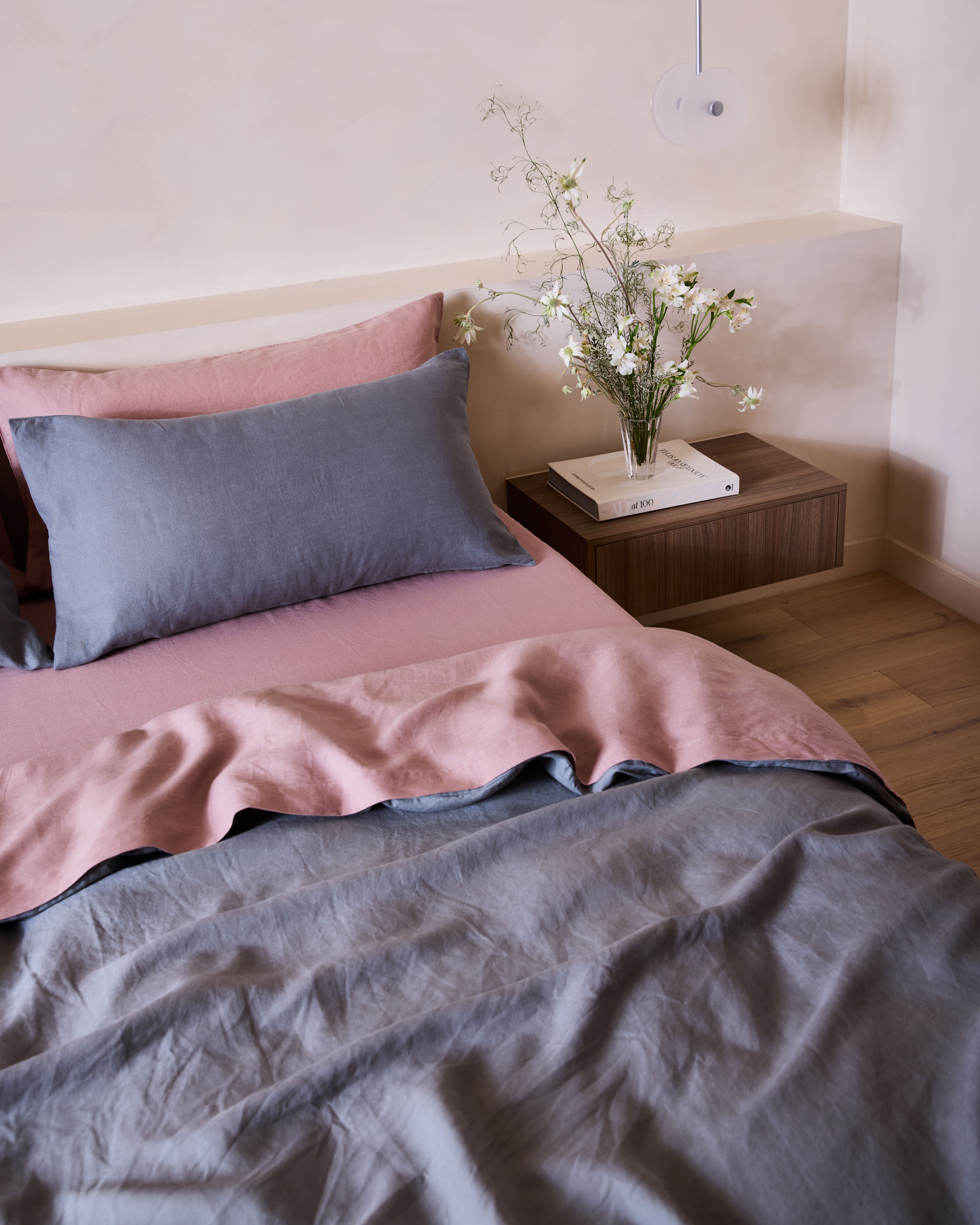 Purple and pink bedsheets