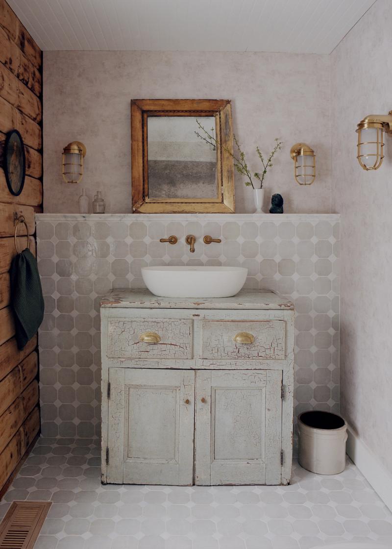 9 Genius Decorating Hacks to Make the Most of Your Tiny Bathroom ...