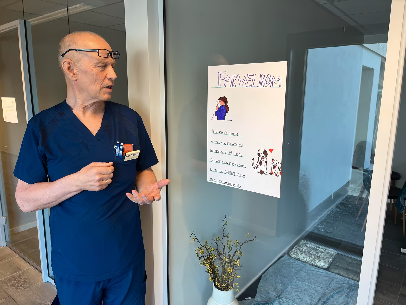 Den dagen eierne må ta farvel med dyra sine, har sykehuset et eget rom der de kan få den tida de trenger. Et viktig tilbud mener Ole Frøland.