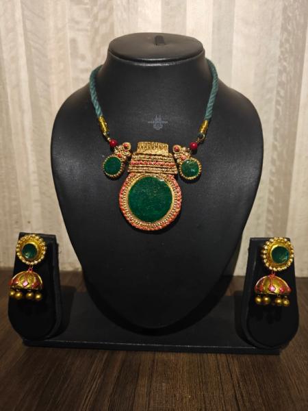 Emerald Green Traditional Palakka Pendant with Thread Chain