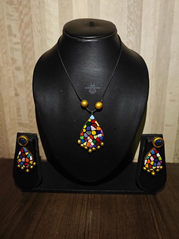 Multicoloured adjustable necklace with earings
