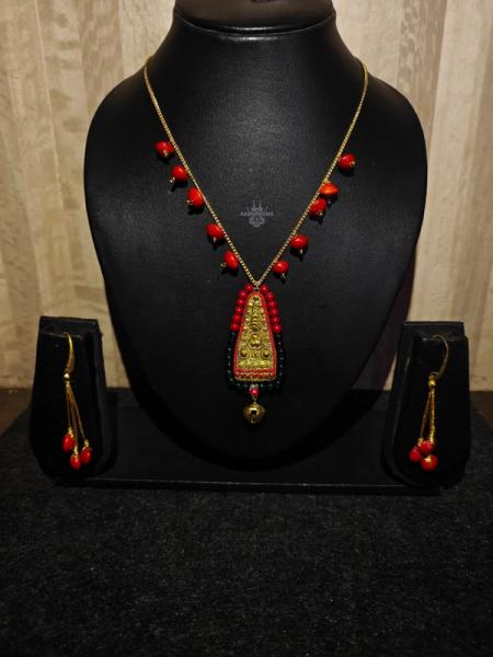 Handmade Terracotta Nettipattam Pendant with Manjadi 