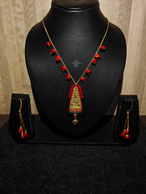 Handmade Terracotta Nettipattam Pendant with Manjadi