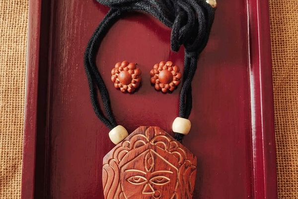 Thread Necklace