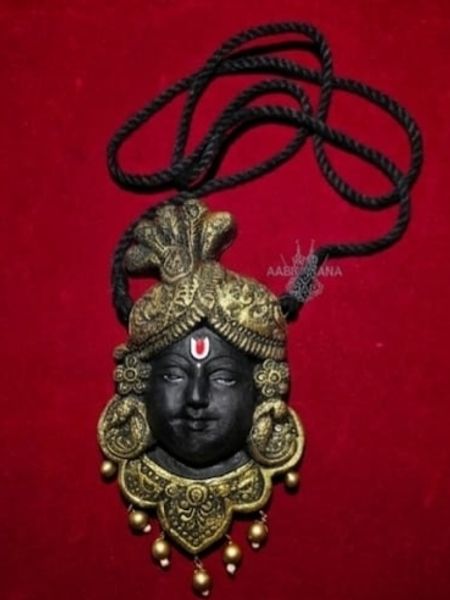 Sreenathji Face Motif (Gold)