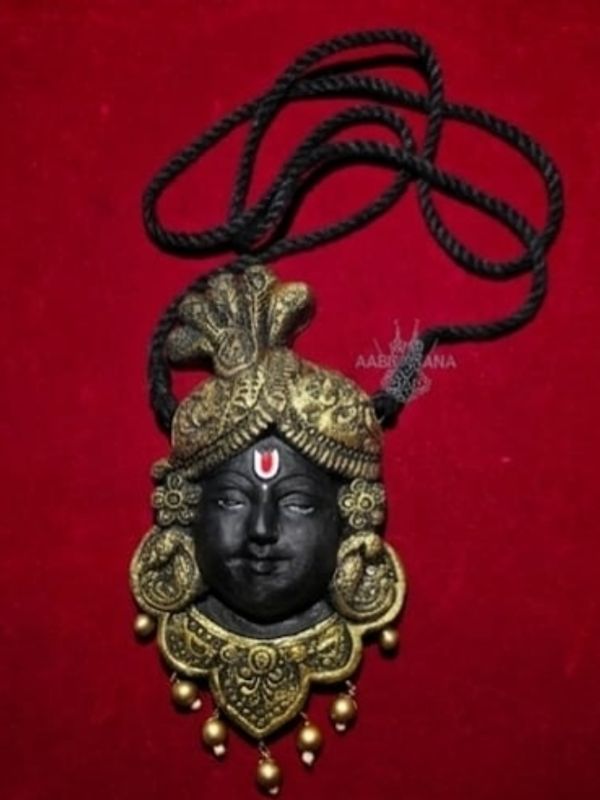 Sreenathji Face Motif (Gold)