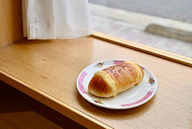 Cocktail Bun — コッペパン（ココナッツクリーム入り）