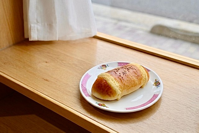 Cocktail Bun — コッペパン(ココナッツクリーム入り)