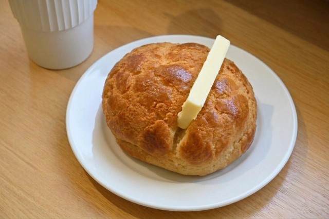 Pineapple Bun (with Salted Butter) — ボーローヤウ(塩バター入り)