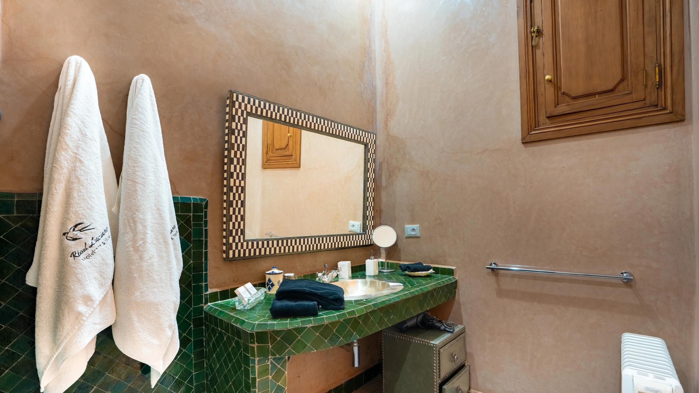 Amir Room — Bathroom