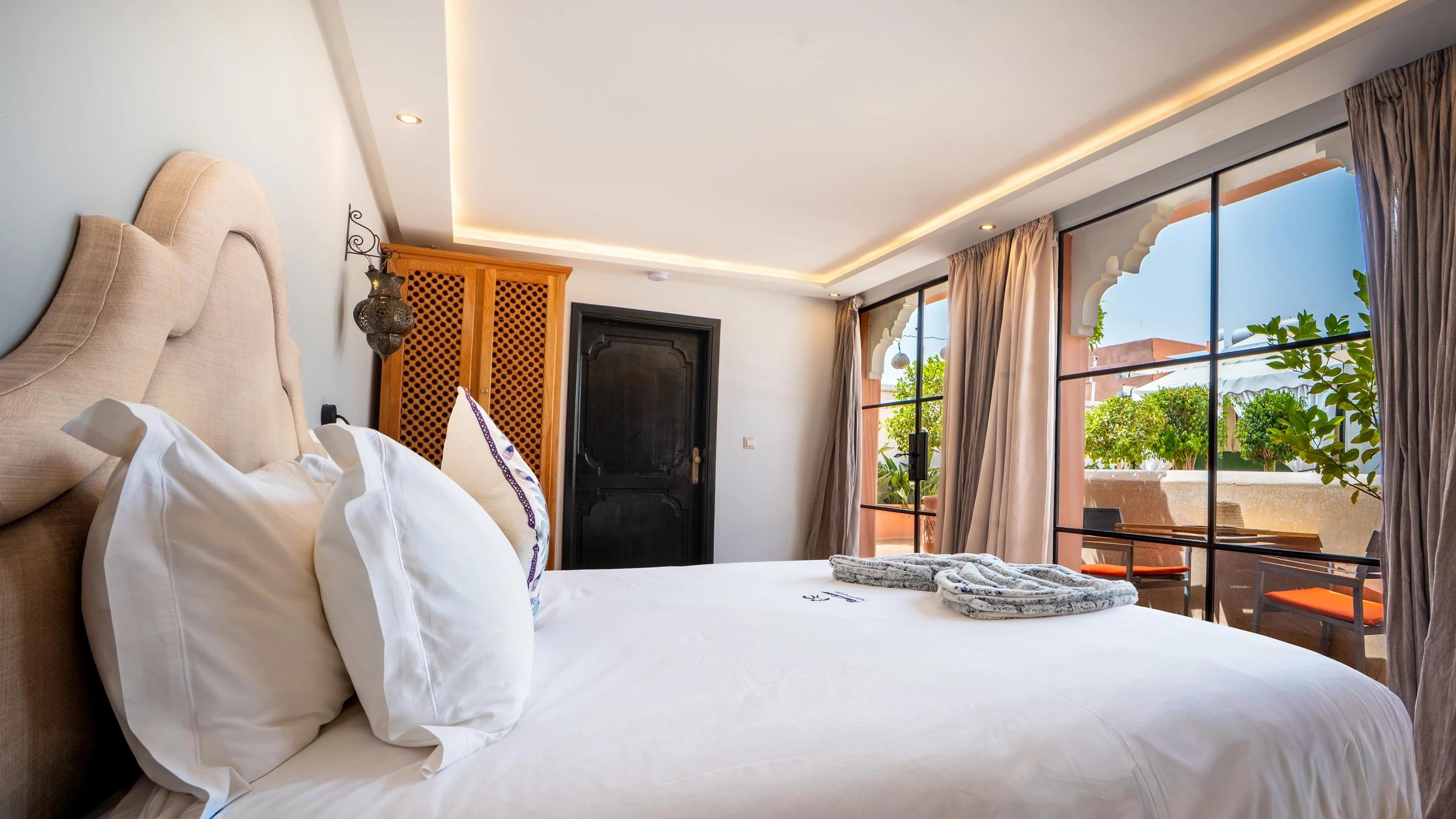 Cherif Room — Bedroom and windows