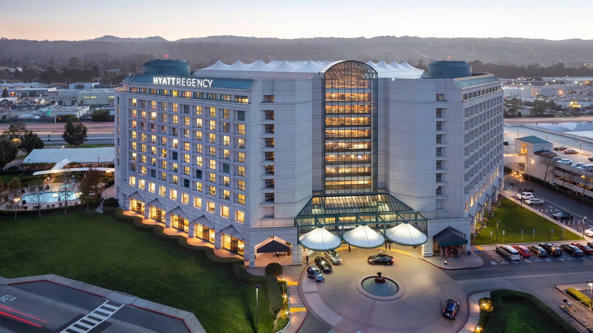Hyatt Regency San Francisco Airport exterior
