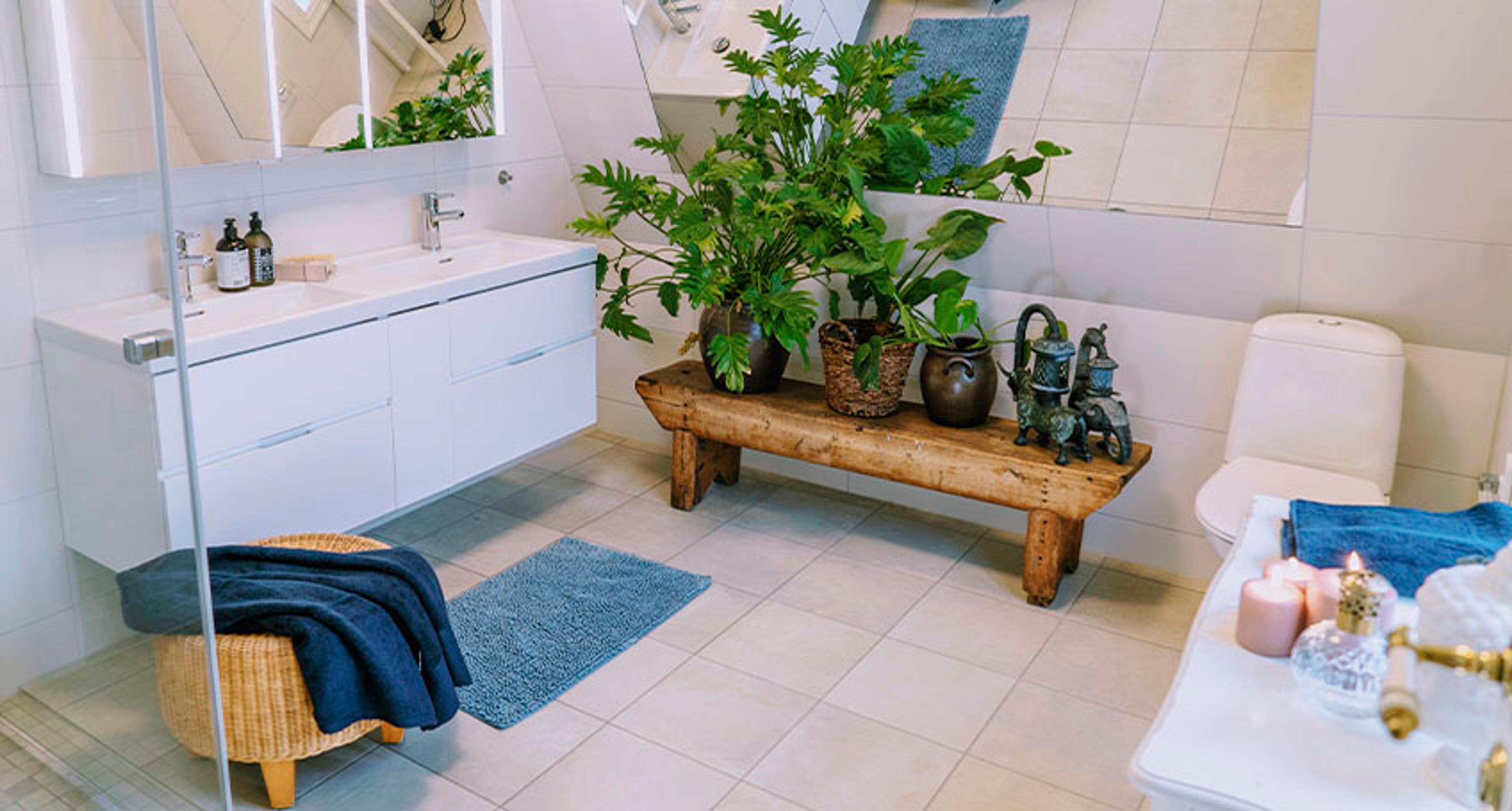 Totalrenovert bad i gammel villa med speilvegg