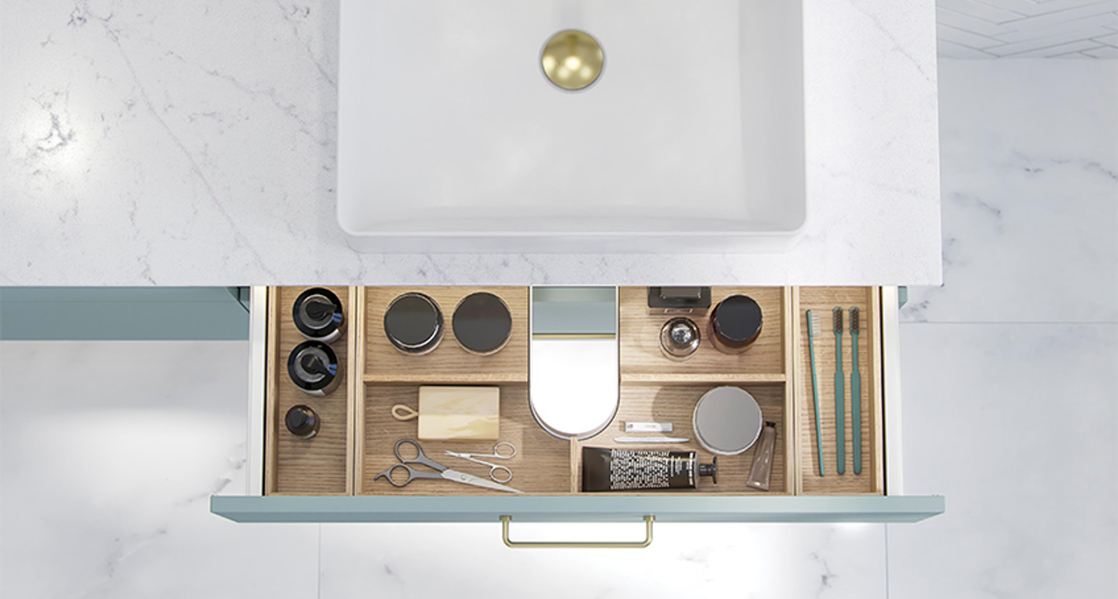 Smart oppbevaring til badet med skuffeinndelere i baderomsmøbelet fra Dansani