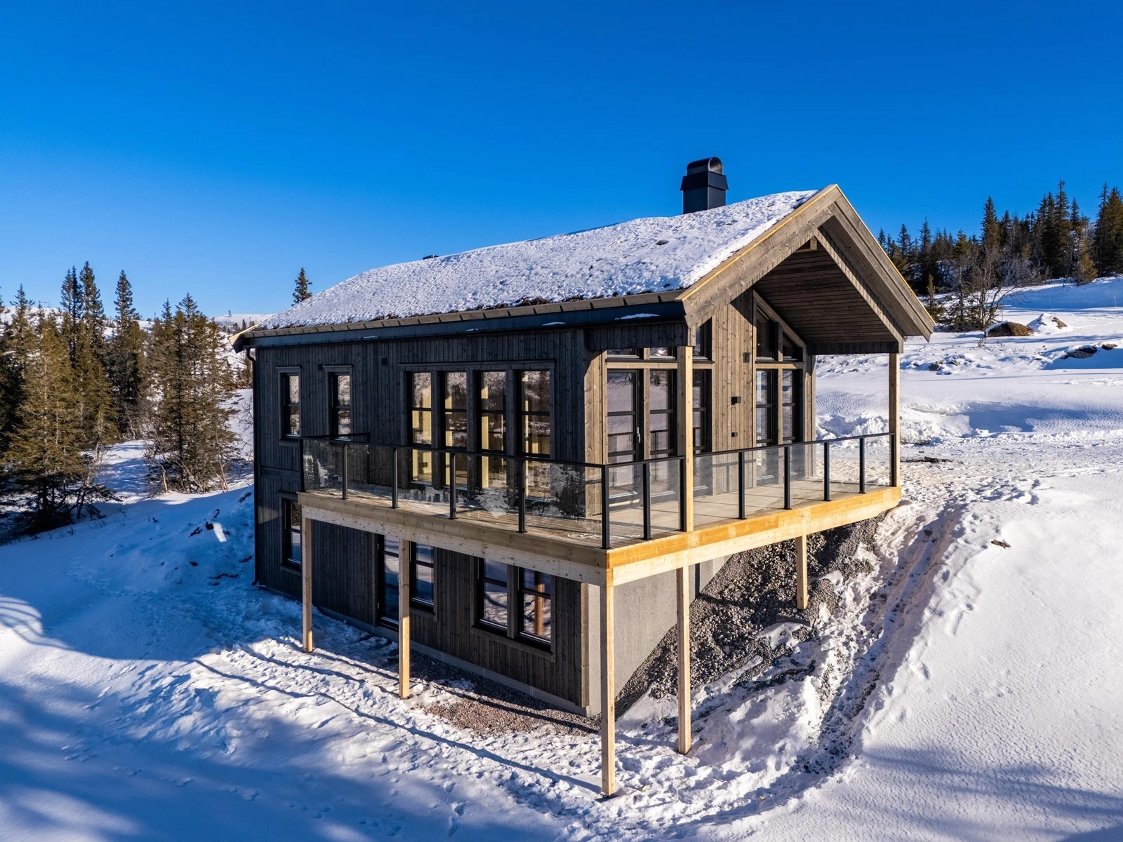 Moderne og ekslusiv hytte i vinterlandskap