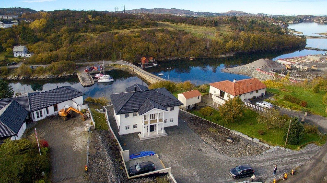 Dronebilde av et herskapelig hus