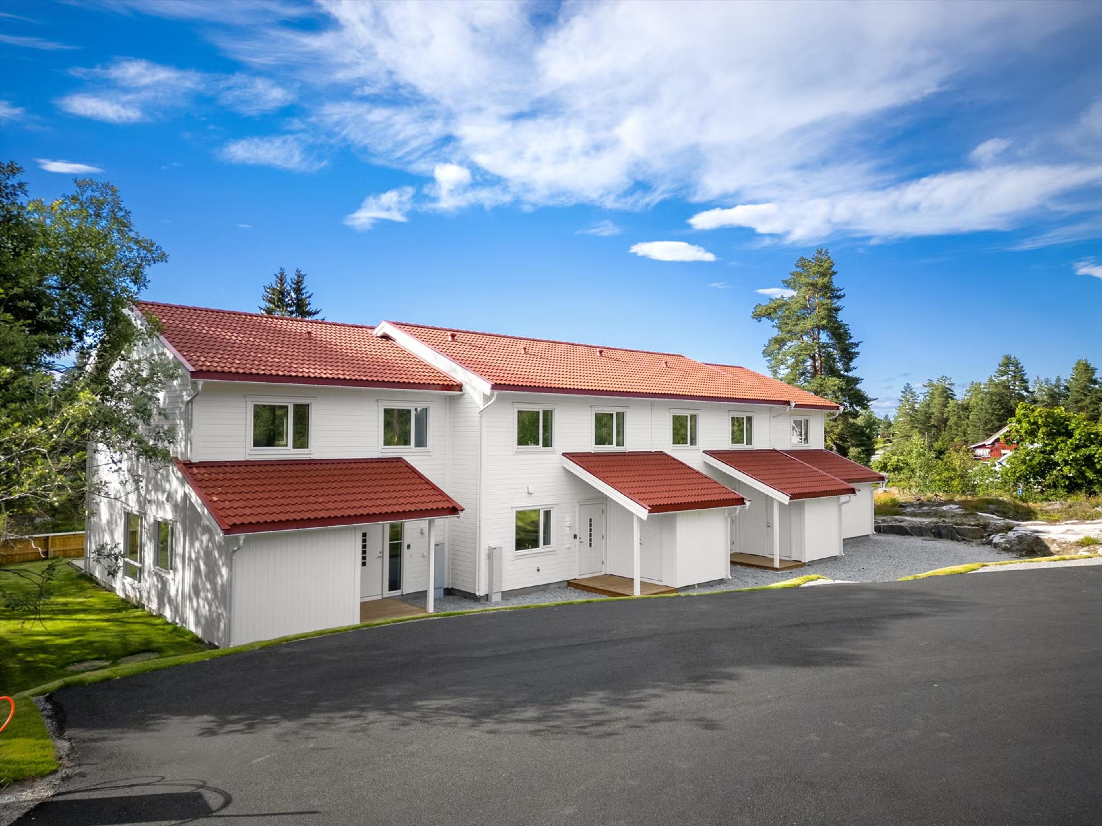 Fire nyoppførte rekkehus