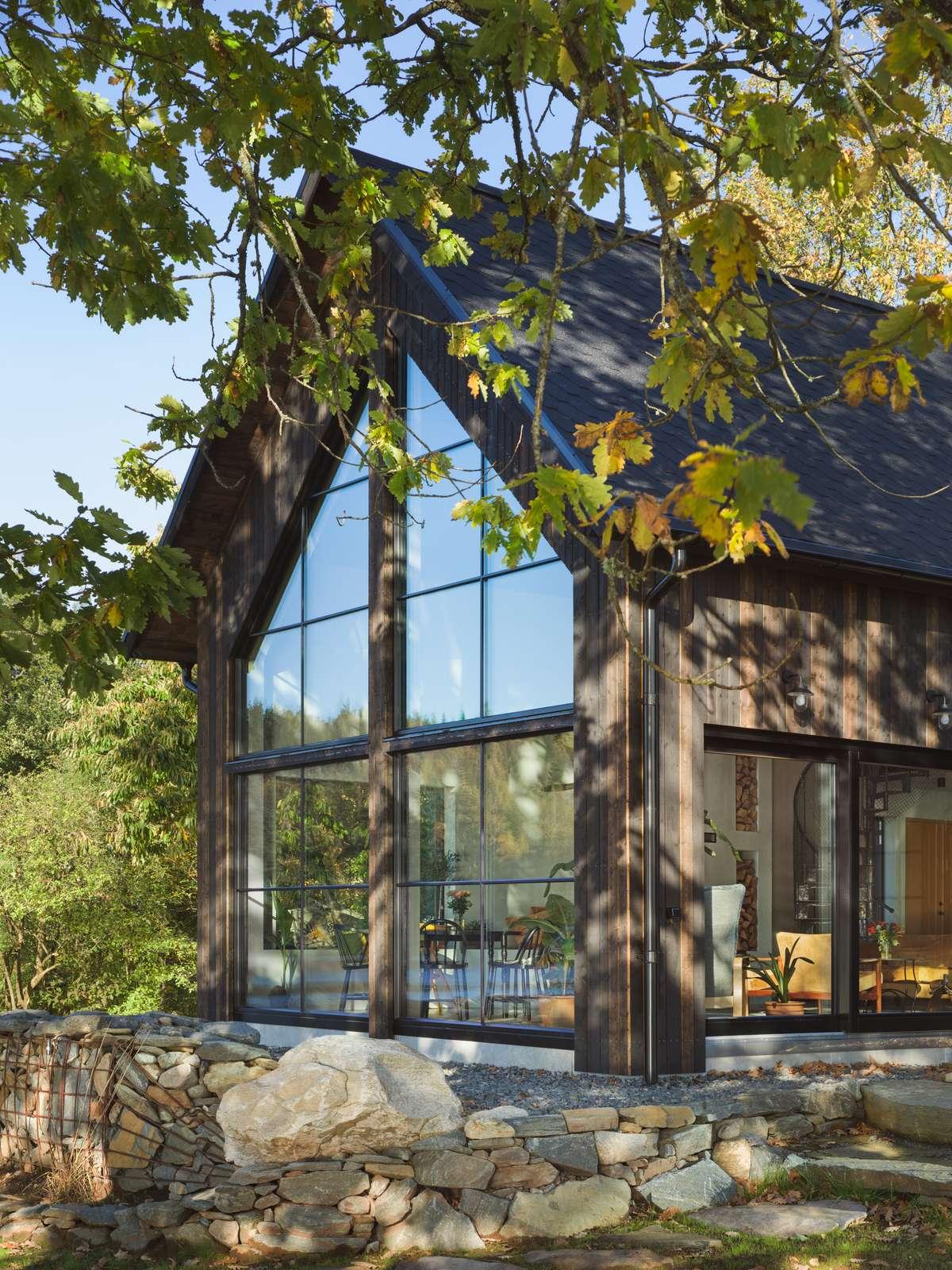 Hytte med store vinduer fra Lyssand