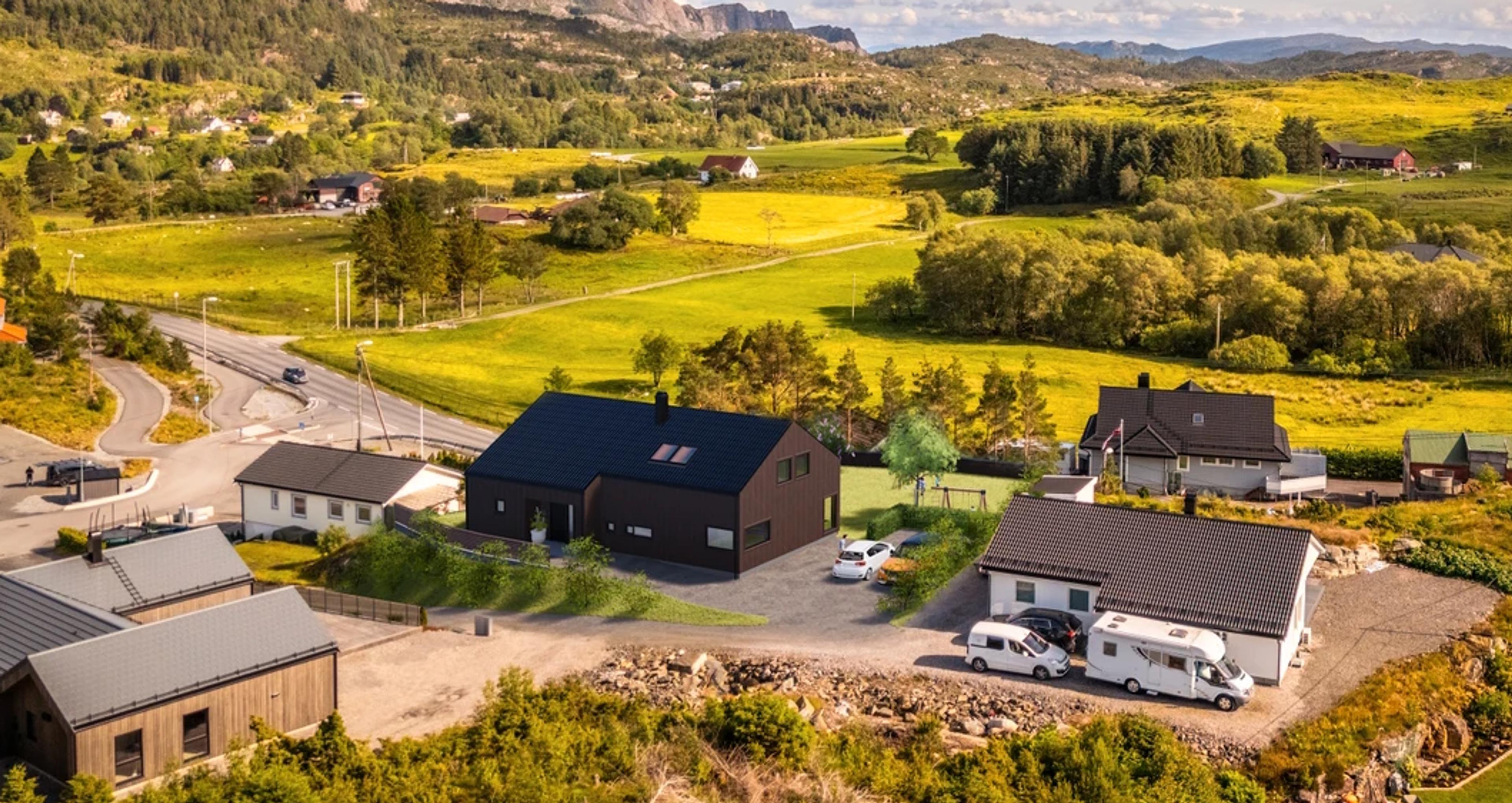 Moderne enebolig på stor tomt i naturskjønne omgivelser