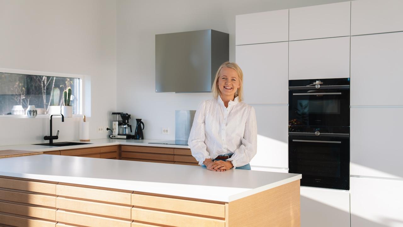 Eieren av huset Ekeberg står på kjøkkenet