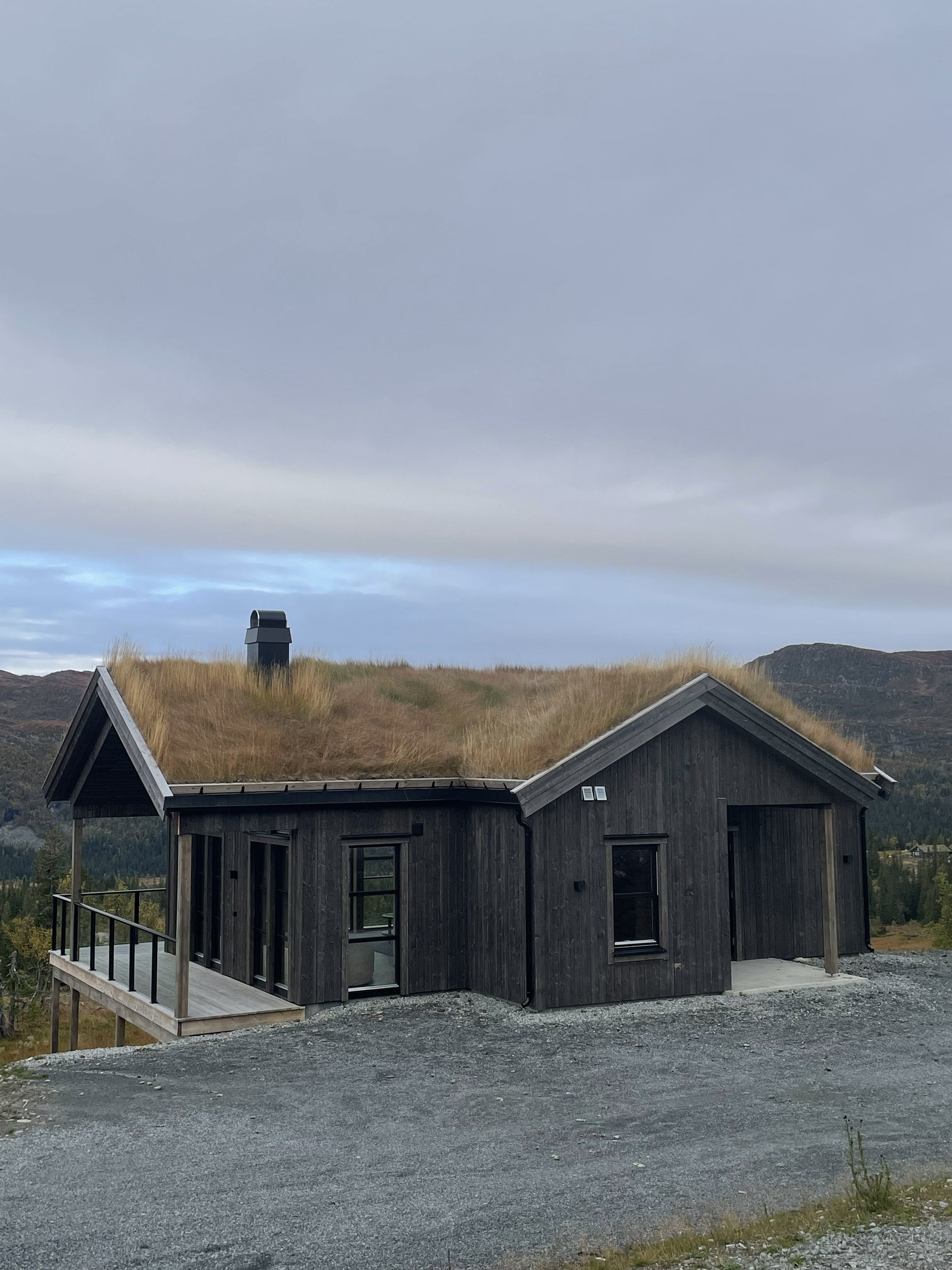 Vakker hytte med god plass til parkering