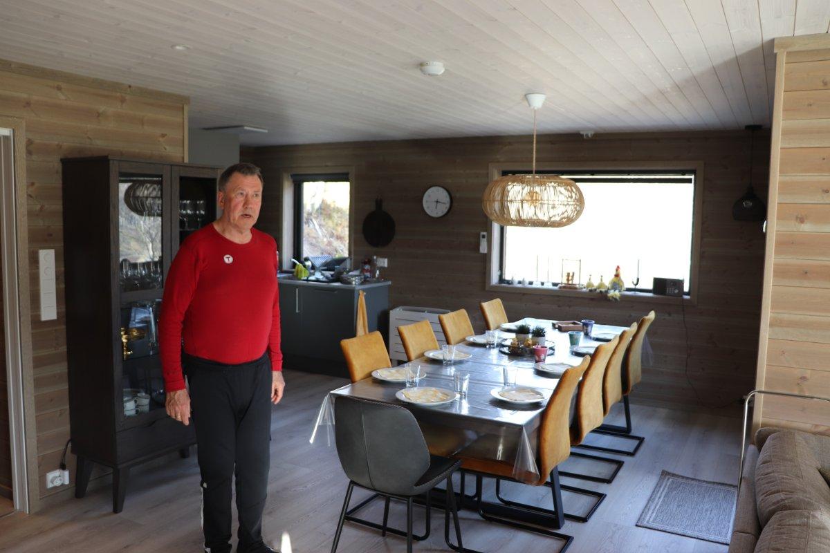 GOD PLASS: I motsetning til hytta i Sandnes kommune, har de god plass til hele familien her, forklarer ekteparet. Foto: Sondre Røhmen