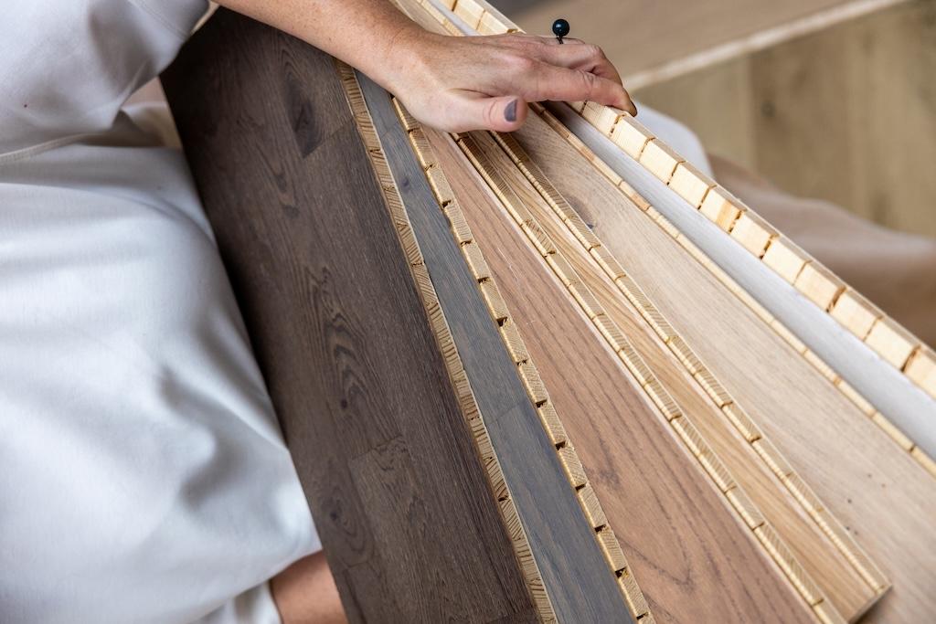 Behagelige gulv i nyanser fra lyst til mørkt - velg din favoritt på soverommet for personlig preg og komfort – Kährs.