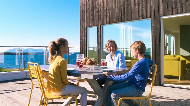 Herlig terrasse med havet som nærmeste nabo