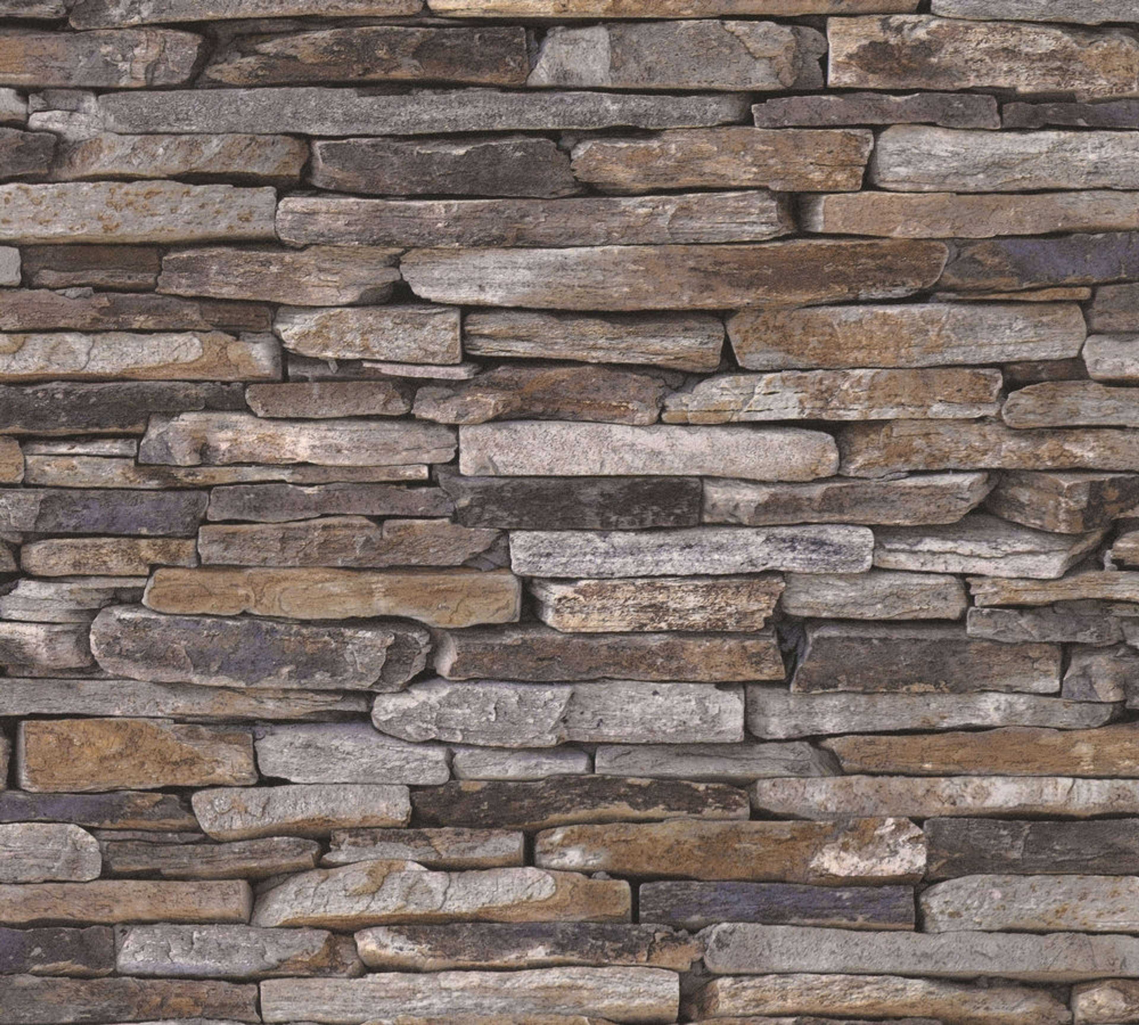 stonepile, strukturtapet i brun tapet med tegelsten mönster i brun. Från kollektionen best of wood n stone 2. Nonwoven-material med förskjuten passning. Passar i vardagsrum och matsal.