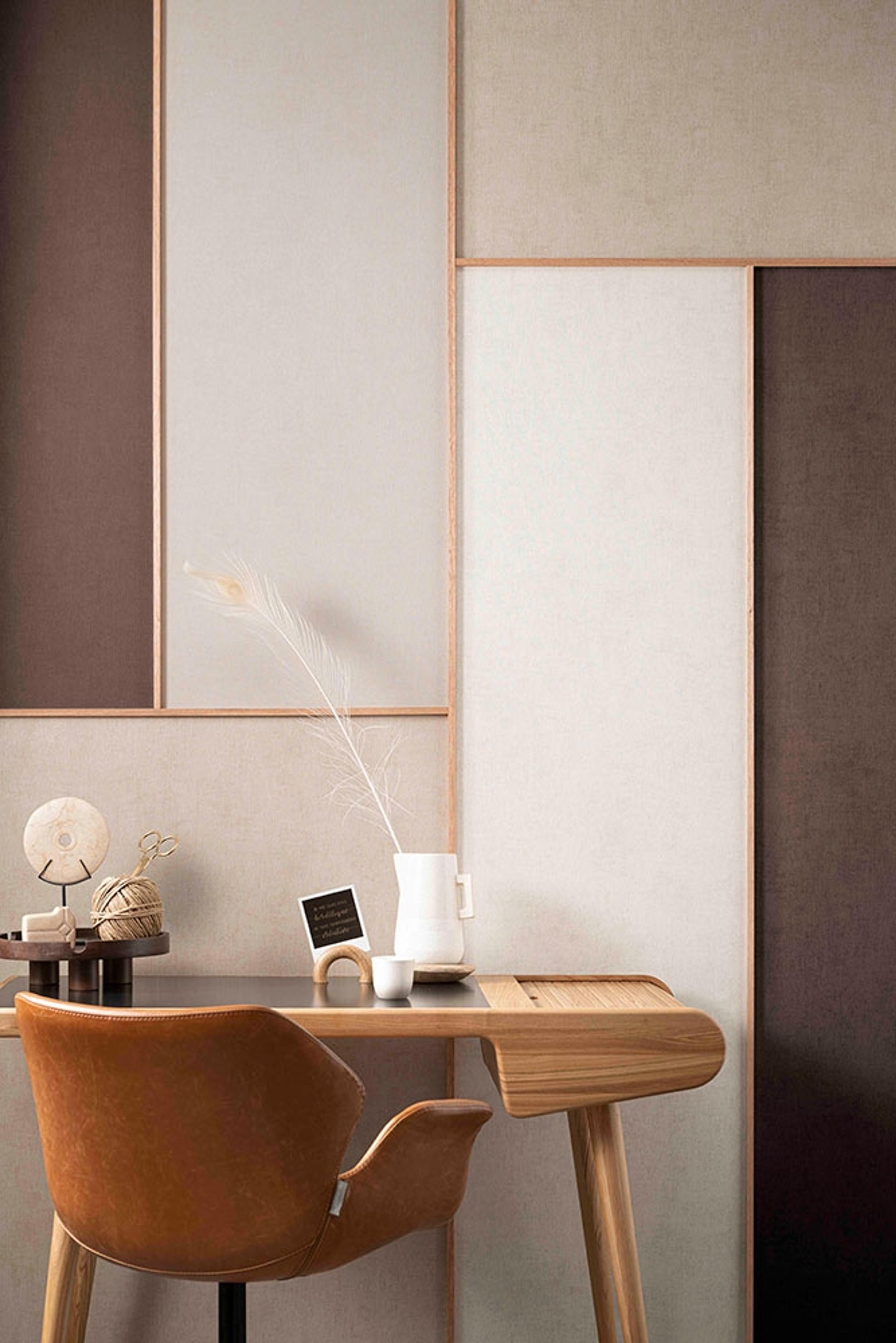Gråbeige tapet med beige struktur tapet enfärgad i beige. Från kollektionen Color Stories. Nonwoven-material. Stram-stil.
