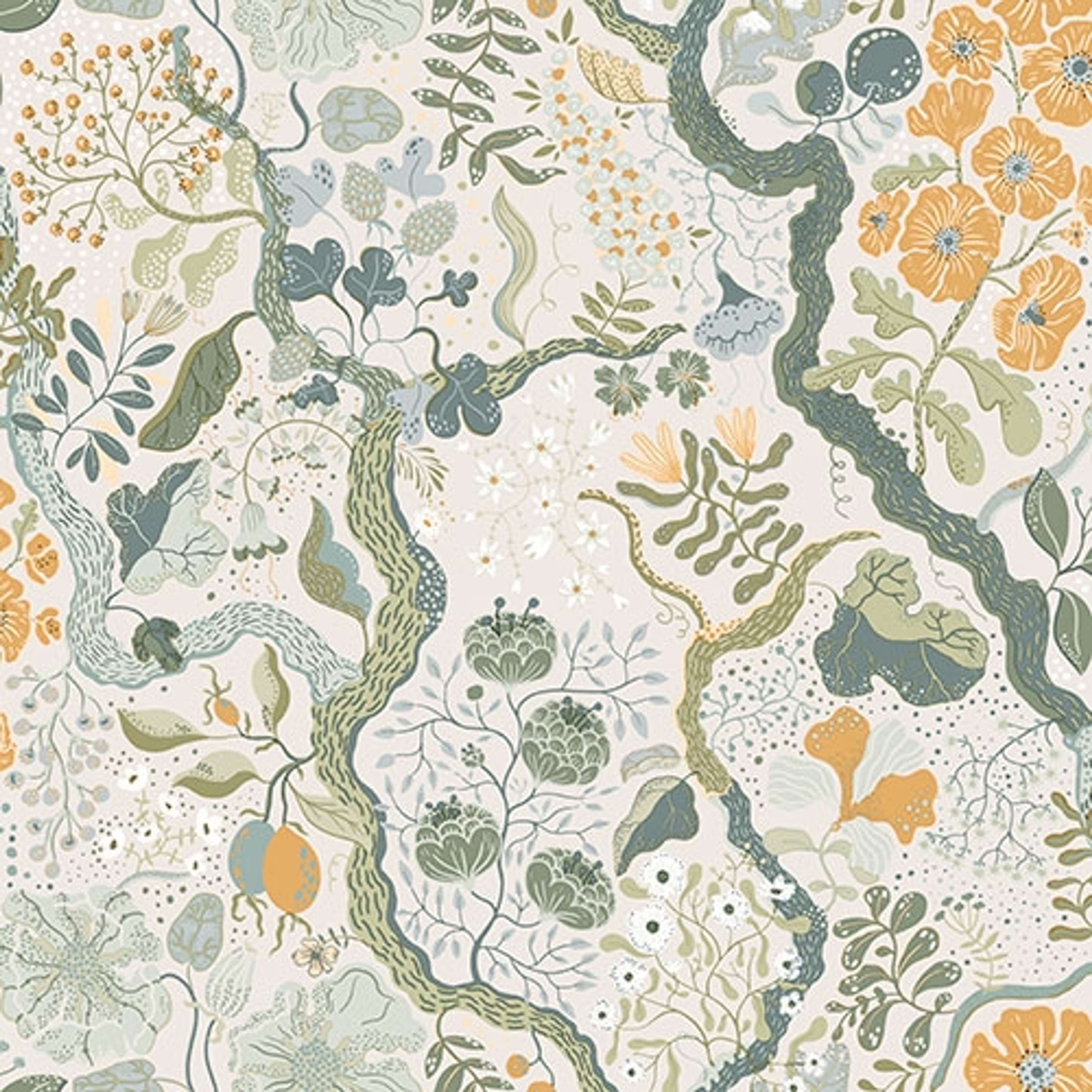 Ann stormönstrad tapet, gråbeige botten tapet med botaniskt mönster i beige. Från kollektionen Lina 2. Nonwoven-material med förskjuten passning. Country-stil.