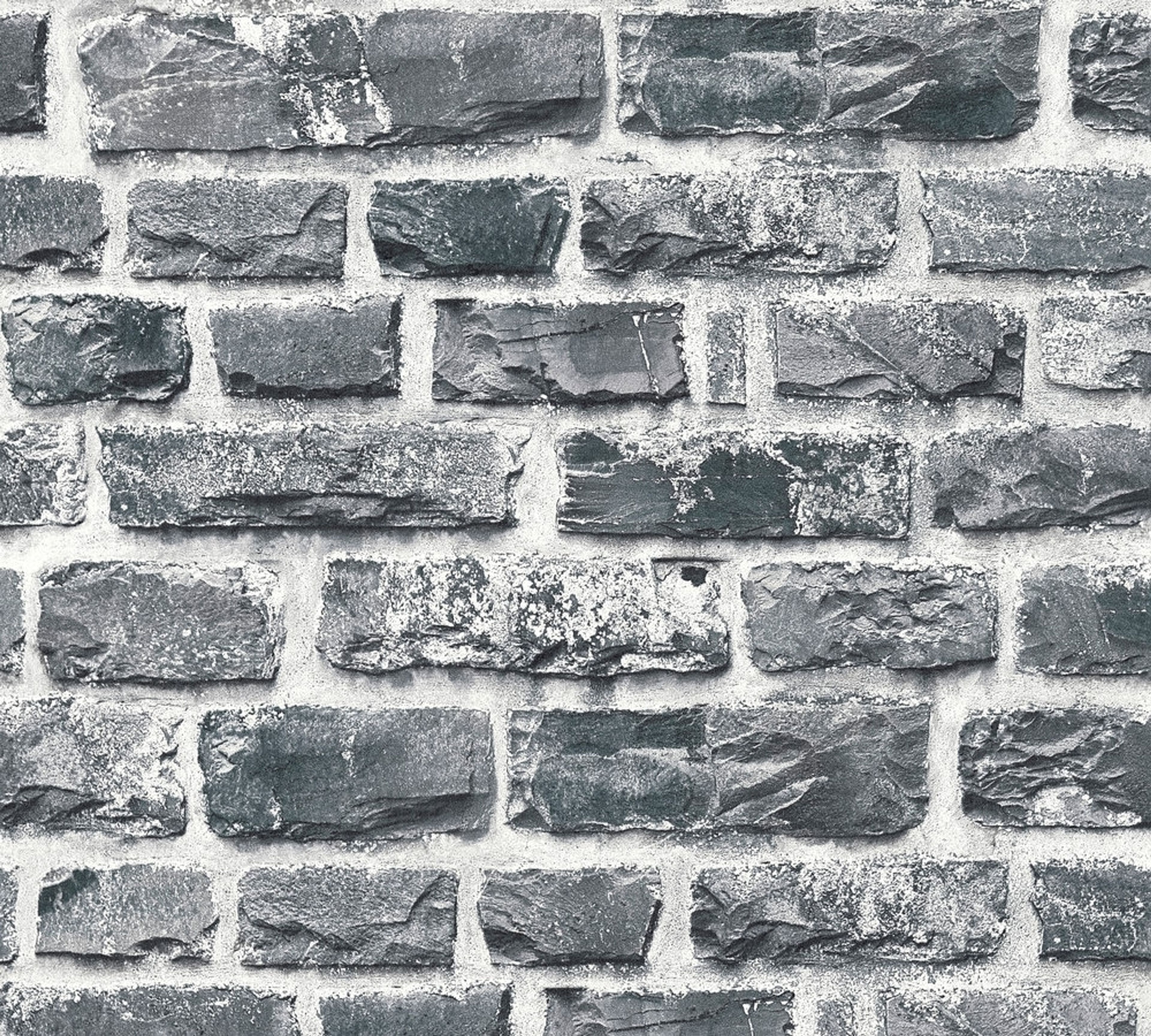 Washed Brickwall, strukturtapet i mörkgrå tapet med tegelsten mönster i grå. Från kollektionen best of wood n stone 2. Nonwoven-material med förskjuten passning. Passar i vardagsrum och matsal.