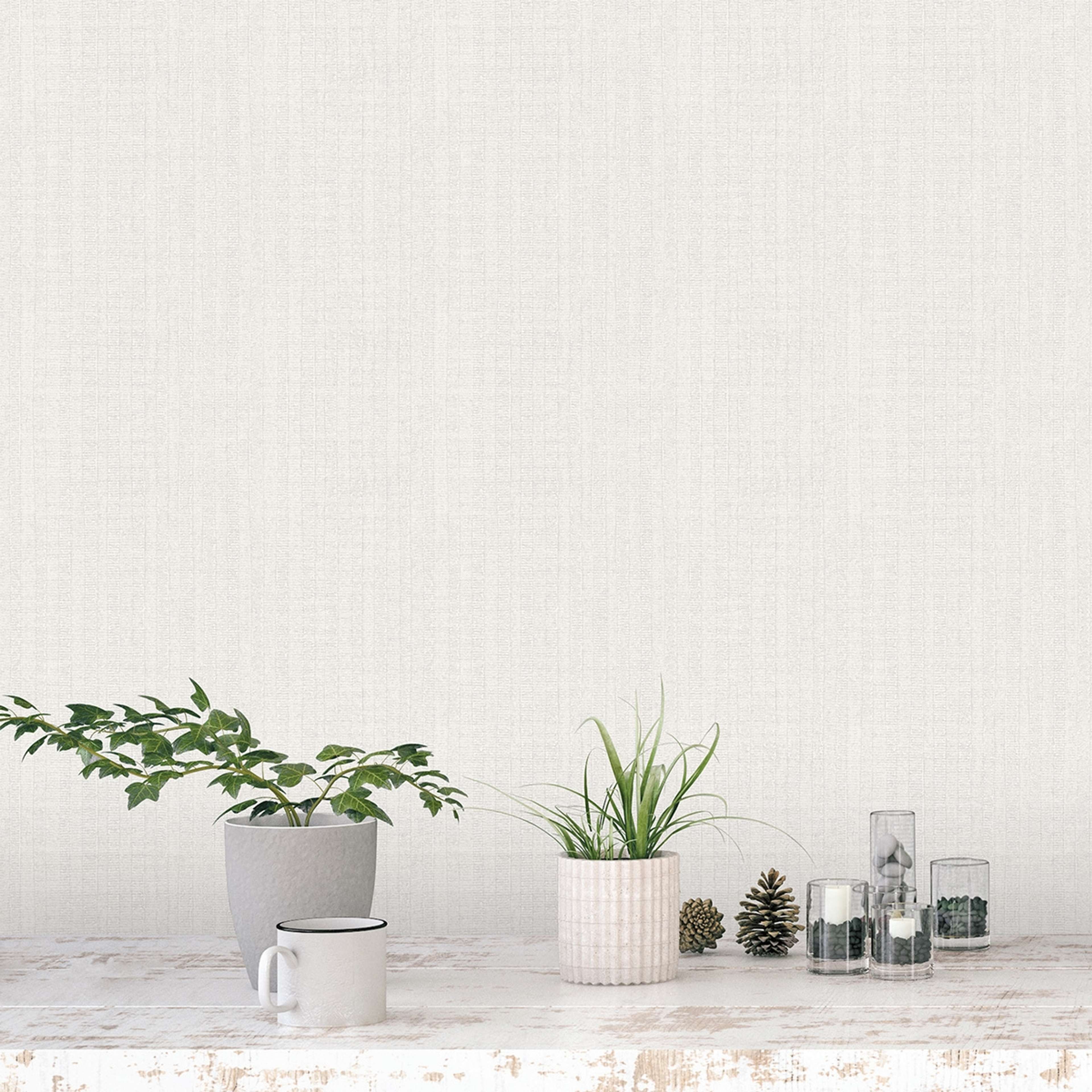 Moss Stripe tapet i vit tapet med randigt mönster i vit. Från kollektionen bazaar. Nonwoven-material med rak passning. Passar i vardagsrum och matsal.