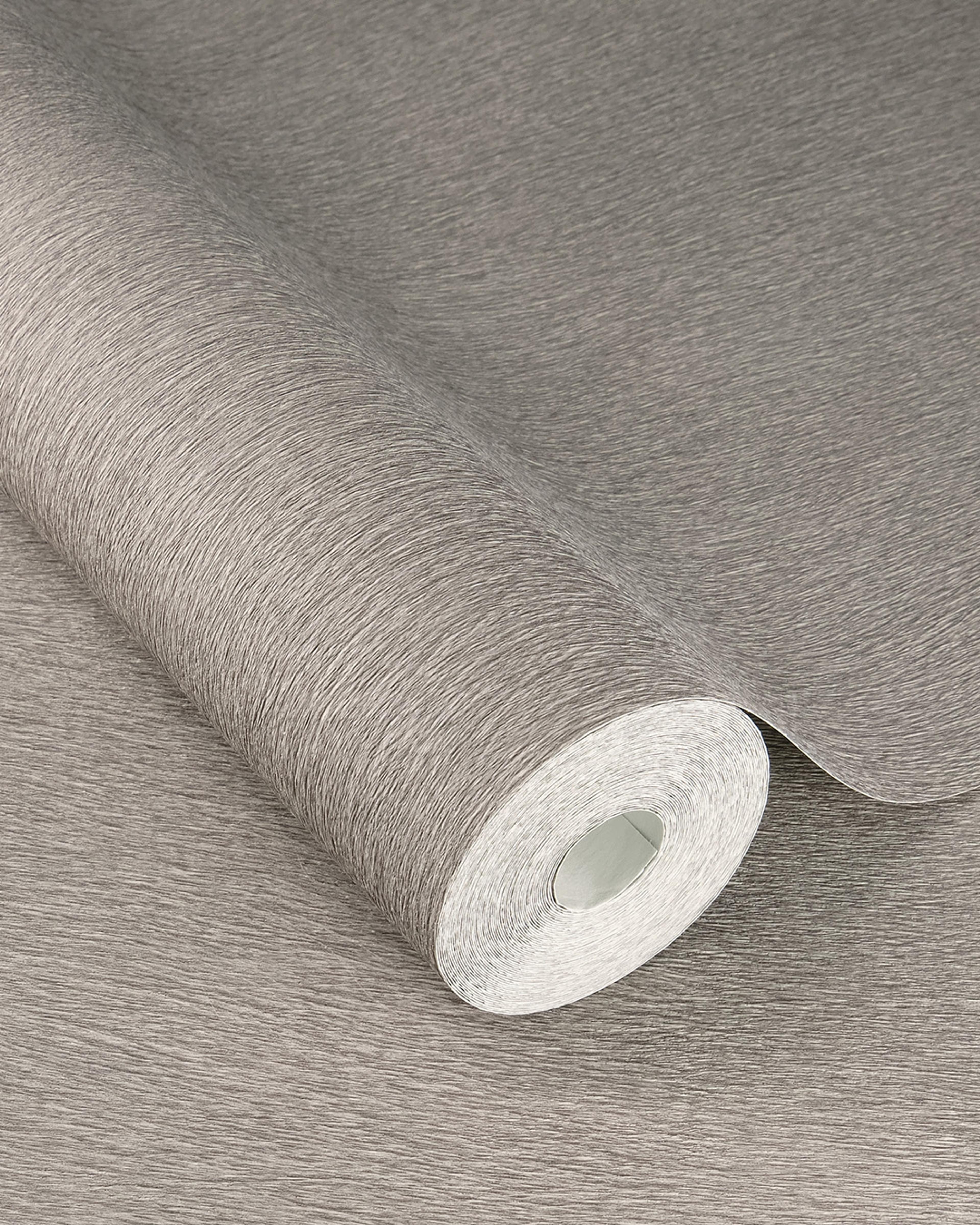 Serengeti 751062 tapet med djur mönster i grå. Från kollektionen Serengeti. Nonwoven-material. Passar i vardagsrum och matsal.