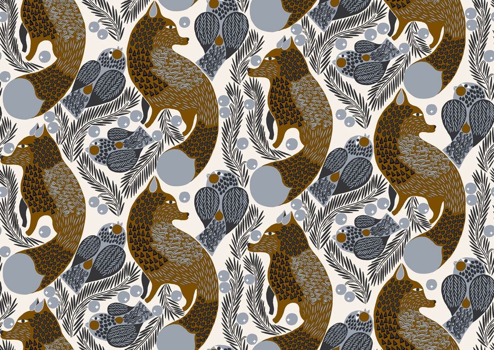 Ketunmarja tapet med djur mönster i beige. Från kollektionen Marimekko 6. Nonwoven-material med rak passning.