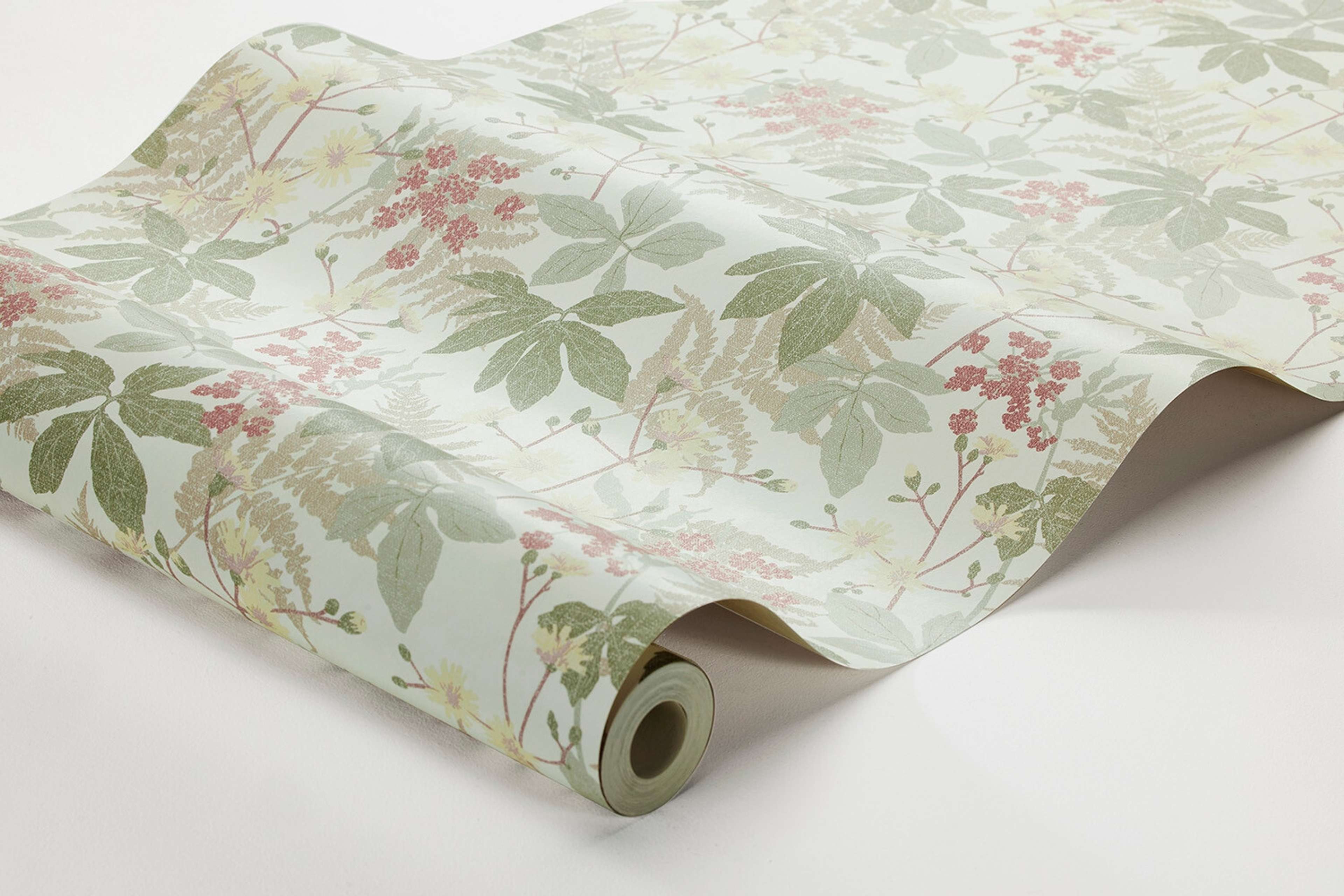 Lindskog tapet med botaniskt mönster. Från kollektionen Essens. Nonwoven-material med rak passning. Passar i vardagsrum, matsal och kök.