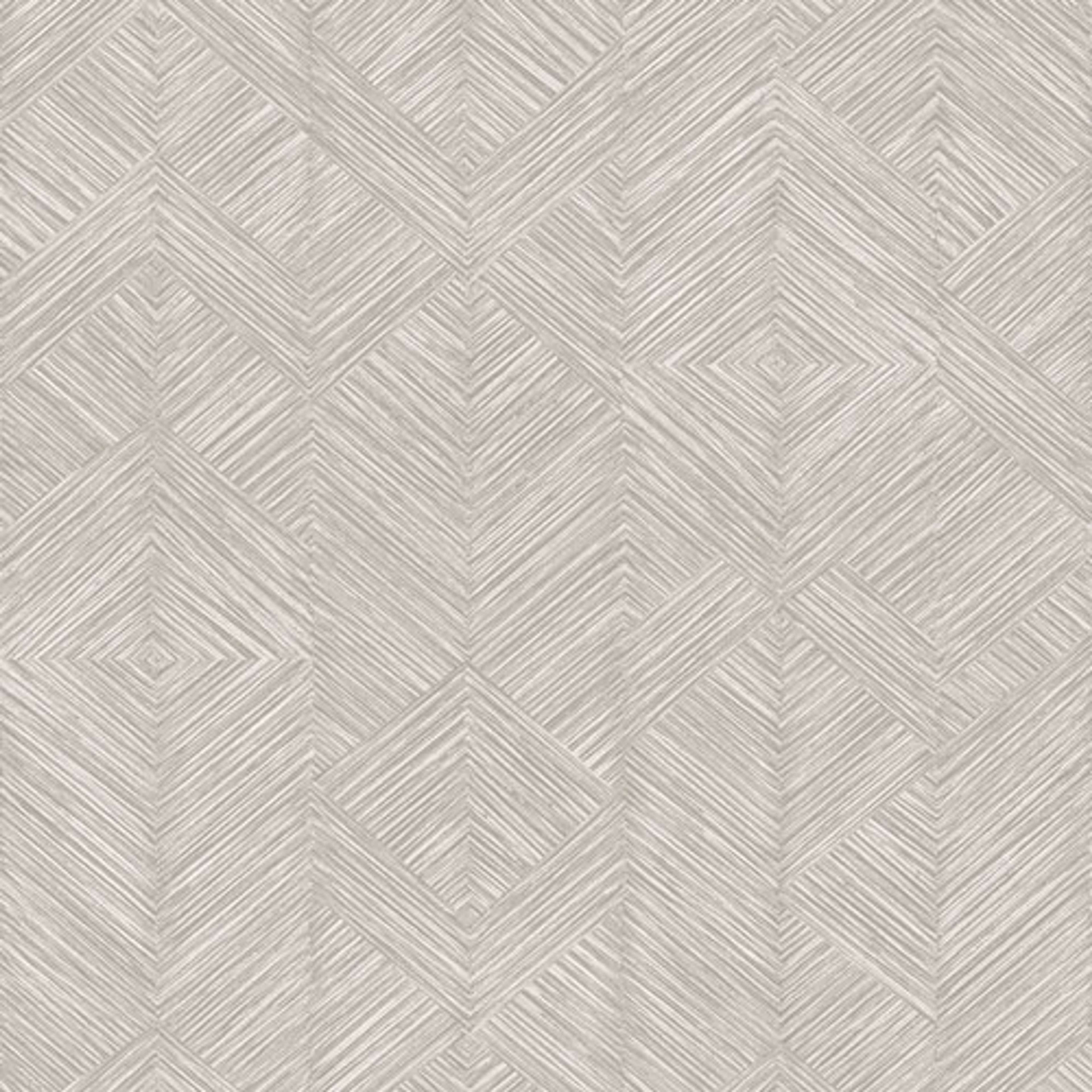 Enitan Moonbeam tapet tapet från Midbec med geometriskt mönster i vit och beige. Från kollektionen Tribute. Nonwoven-material med förskjuten passning. Passar i vardagsrum, matsal och hall.