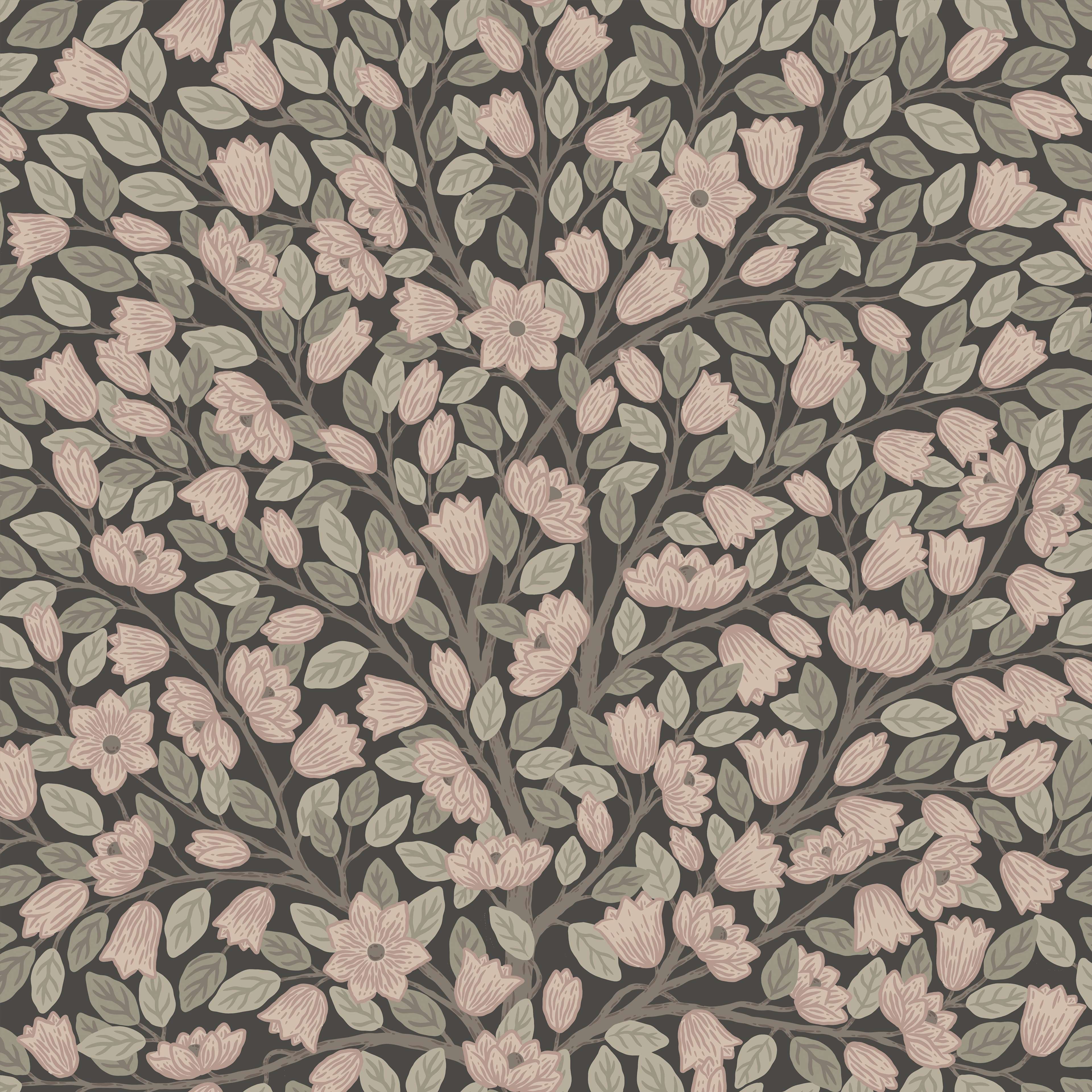 Klara o Tove magnolia svart, tapet tapet med blommigt mönster i svart. Från kollektionen Klara o Tove. Nonwoven-material med förskjuten passning. Passar i vardagsrum, sovrum och hall.