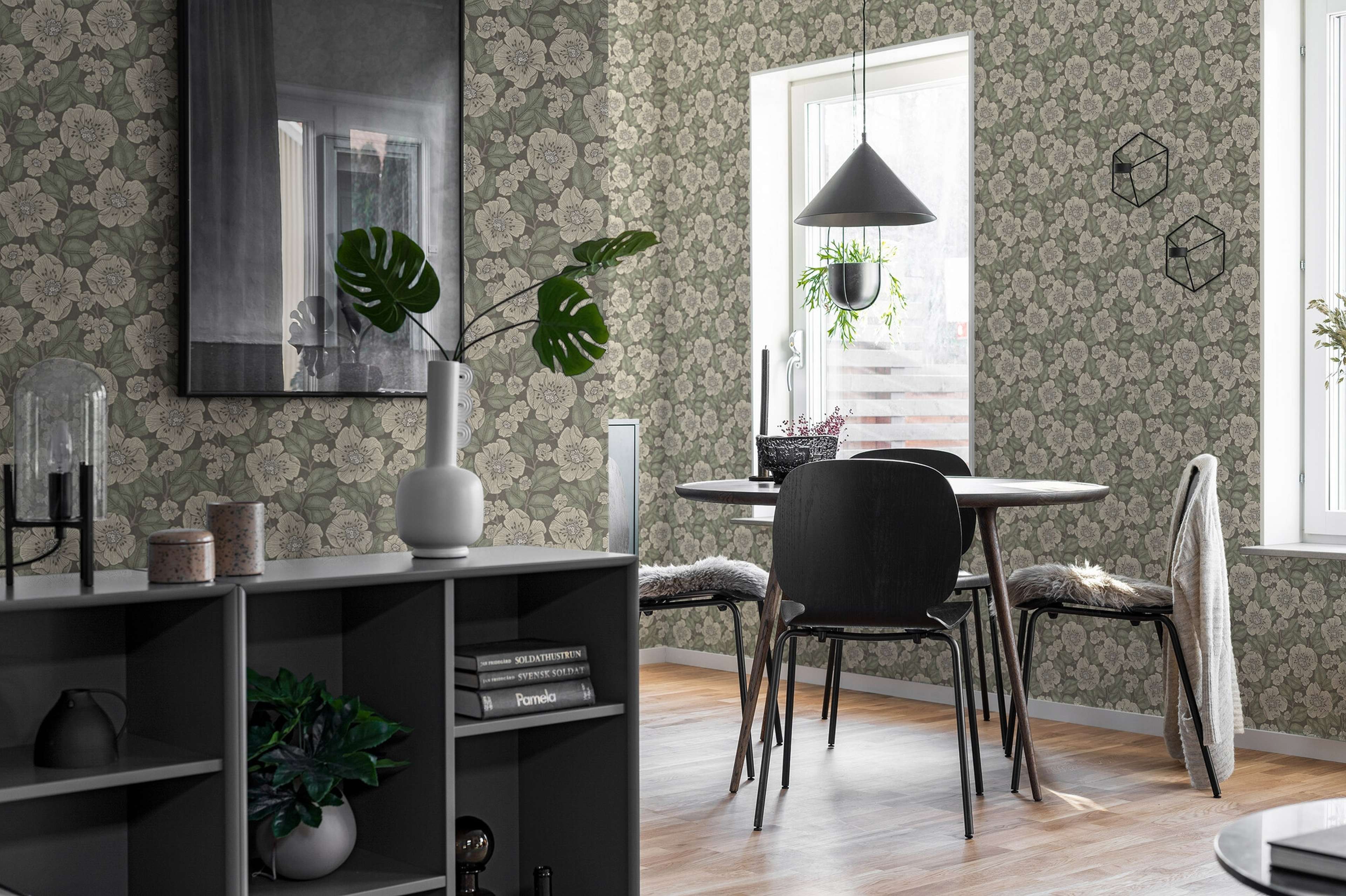 Borosan 21 8618 tapet med blommigt mönster i grön. Från kollektionen Borosan 21. Papper-material med rak passning.
