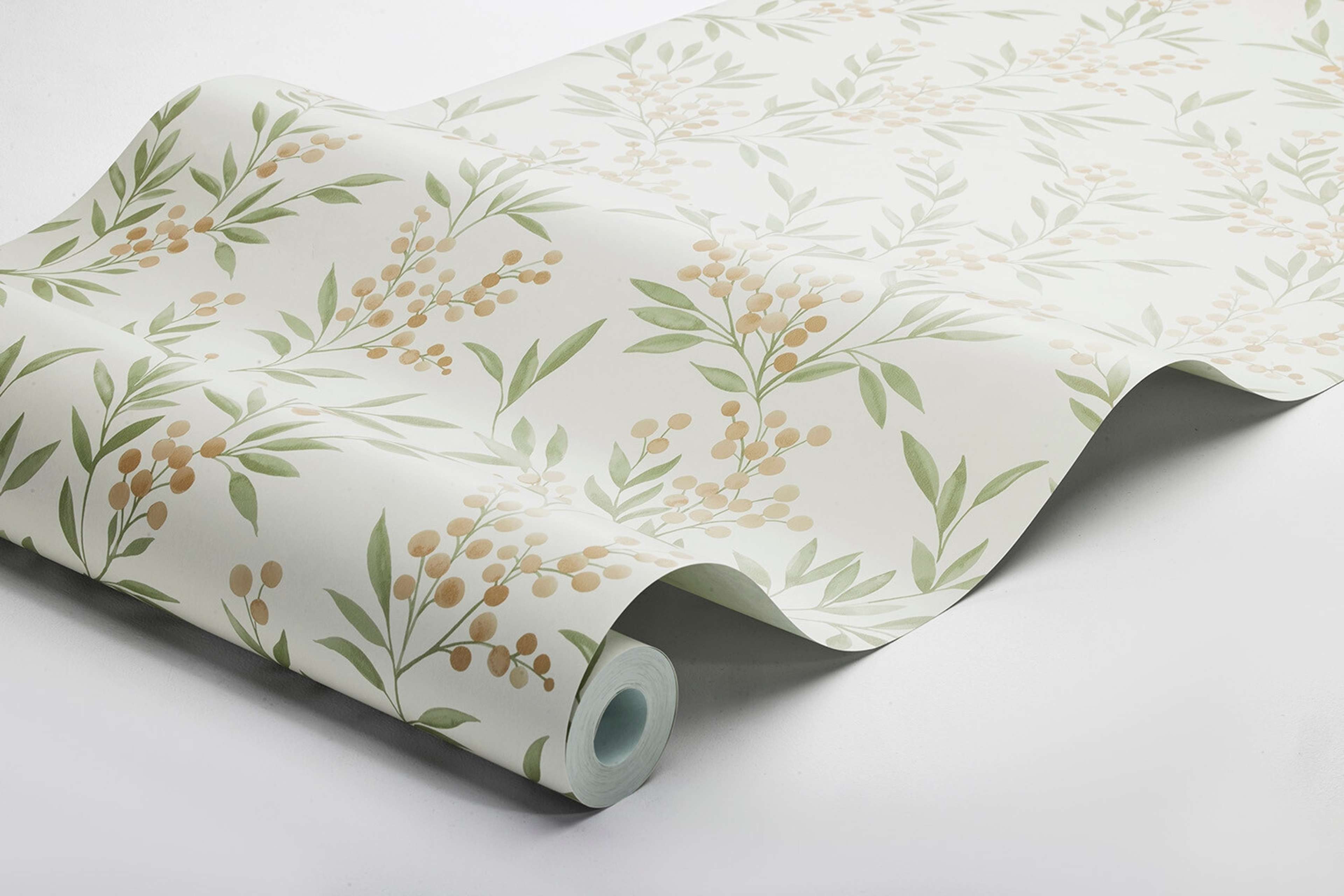 Forest Berries tapet med botaniskt mönster i beige. Från kollektionen Woodland. Nonwoven-material med rak passning.