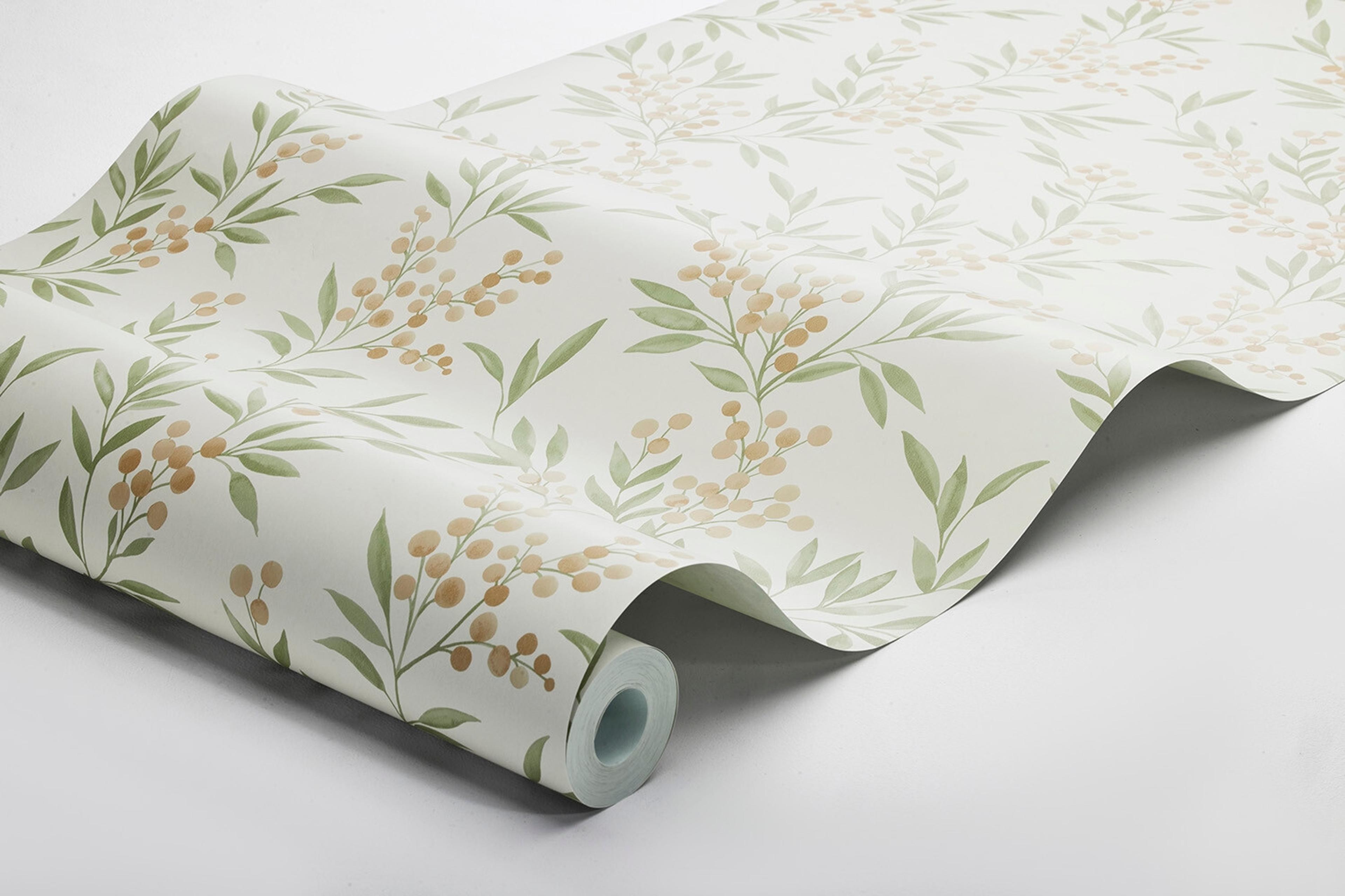 Forest Berries tapet med botaniskt mönster i beige. Från kollektionen Woodland. Nonwoven-material med rak passning.