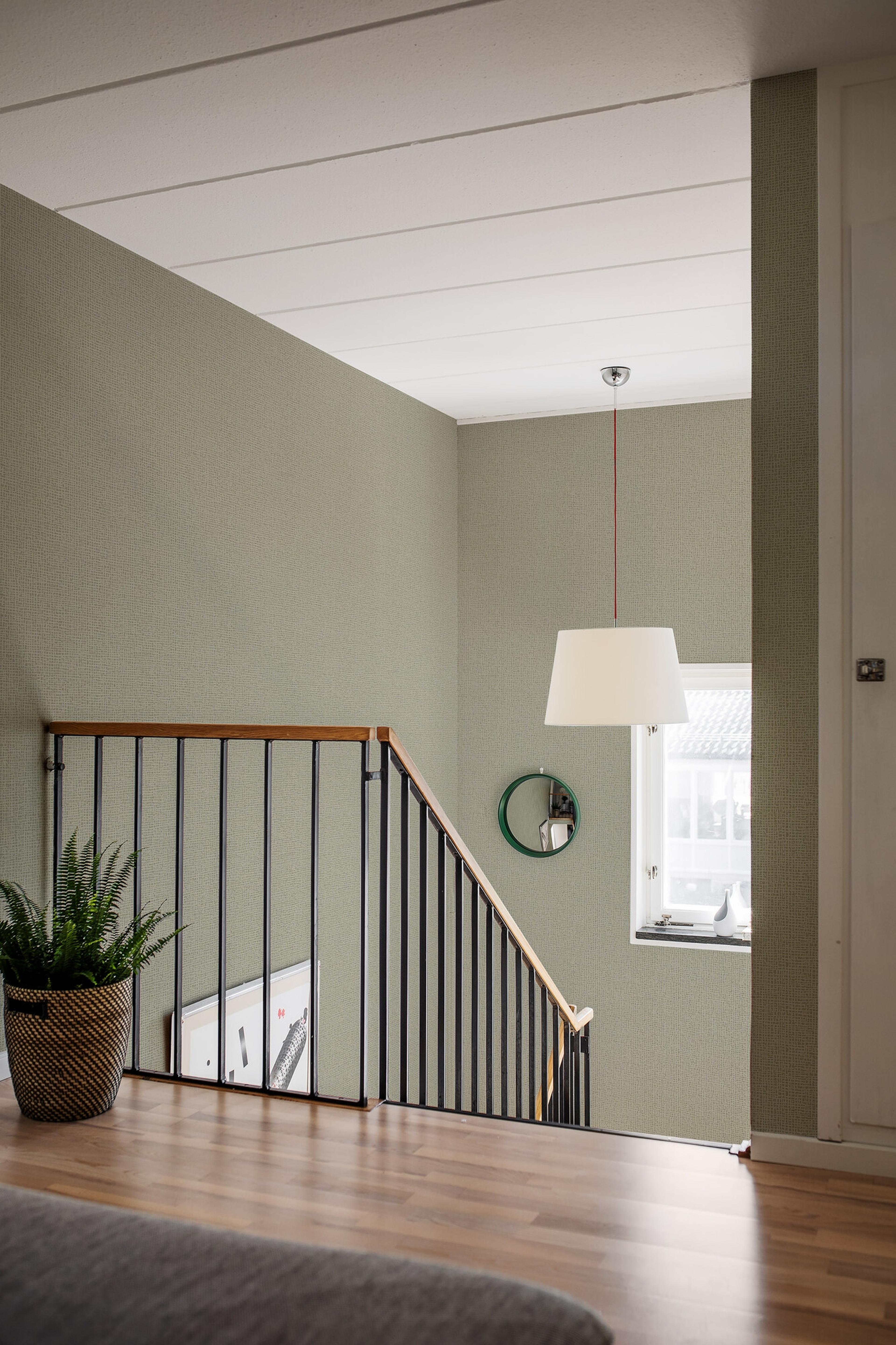 Vivalla tapet enfärgad i grön. Från kollektionen Alla Tiders Hus. Nonwoven-material. Passar i vardagsrum, matsal och kök.