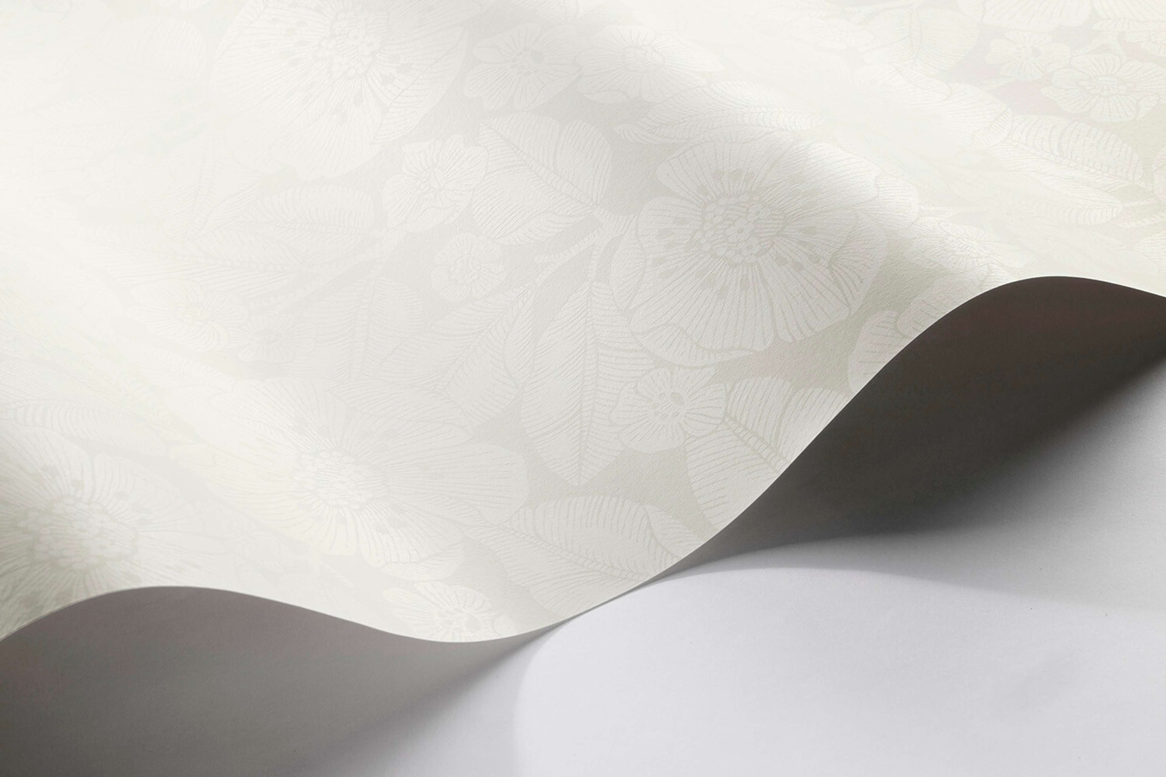 Borosan 21 8616 tapet med blommigt mönster i vit. Från kollektionen Borosan 21. Papper-material med rak passning.