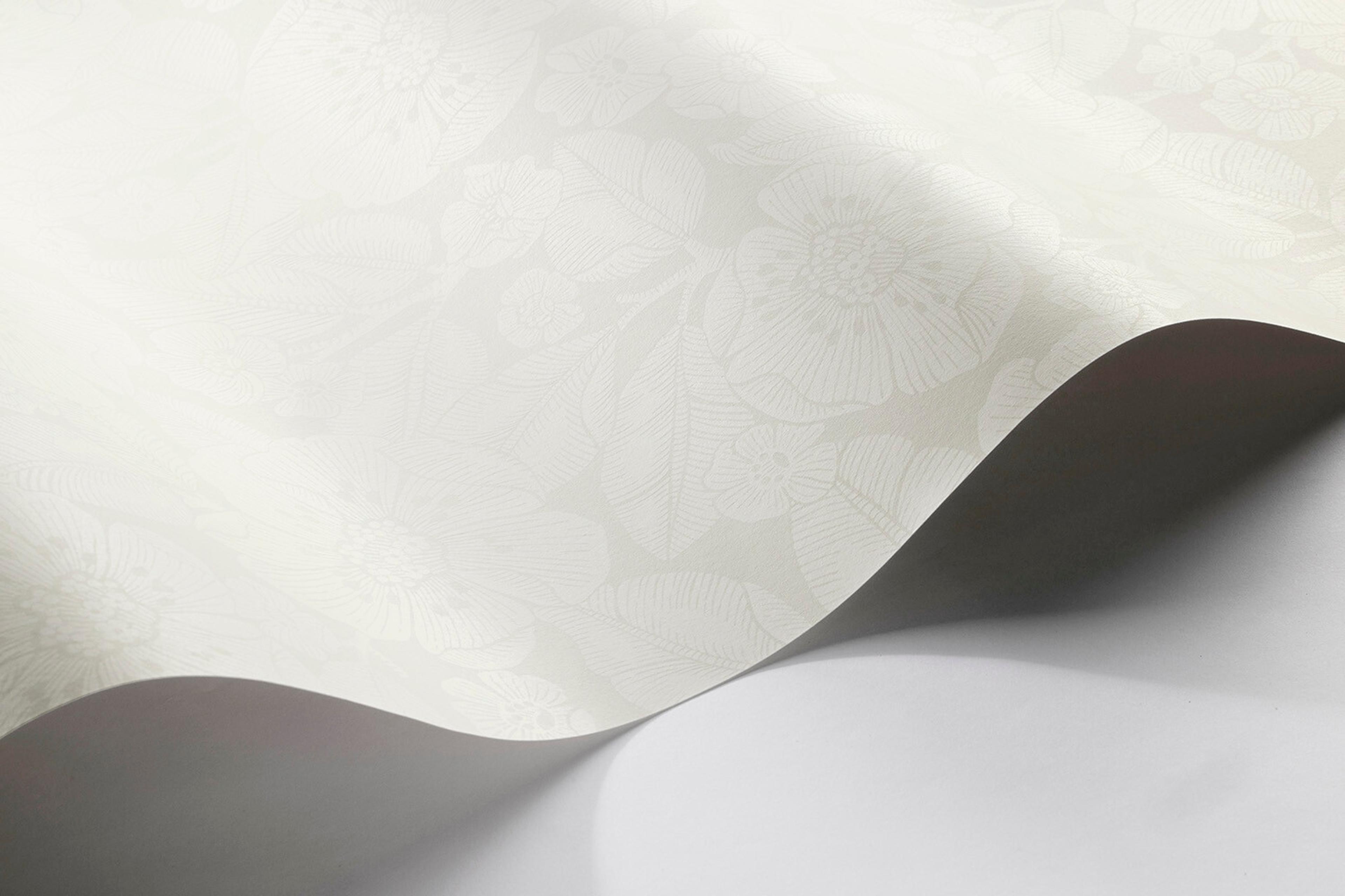 Borosan 21 8616 tapet med blommigt mönster i vit. Från kollektionen Borosan 21. Papper-material med rak passning.