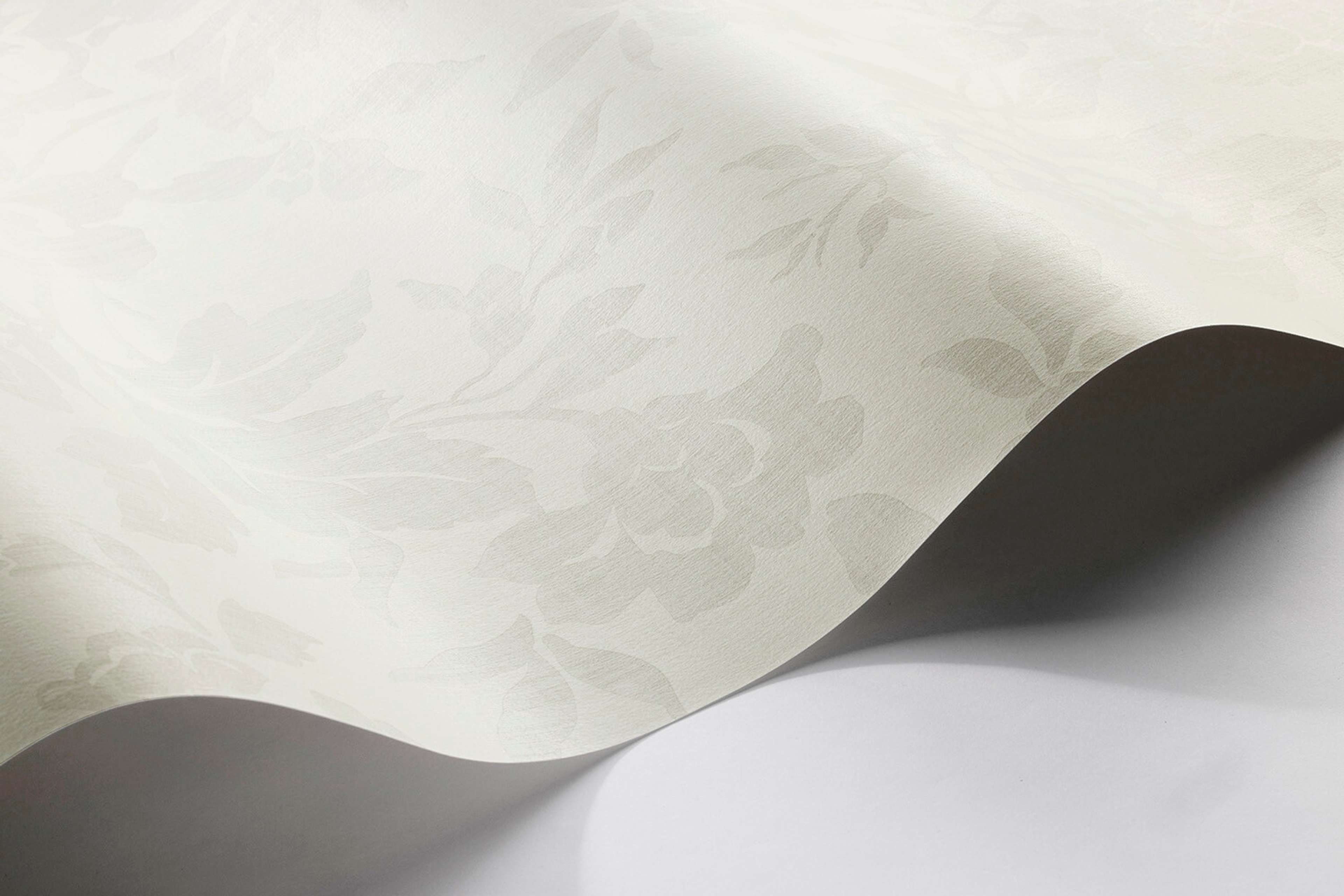 Borosan 21 8608 tapet med blommigt mönster i beige. Från kollektionen Borosan 21. Papper-material med rak passning.