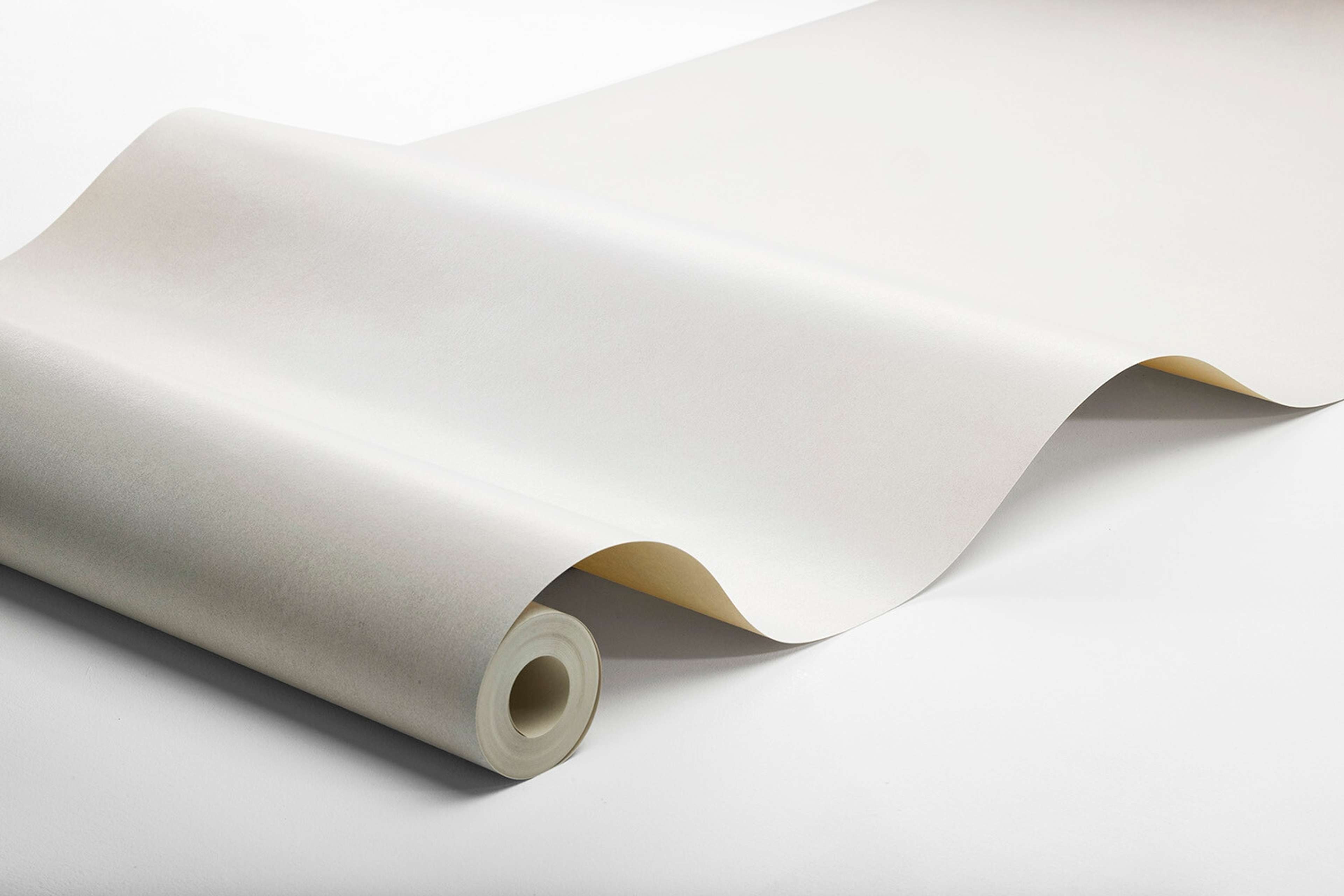 Shades Alabaster tapet enfärgad i vit. Från kollektionen shades. Nonwoven-material. Passar i vardagsrum.