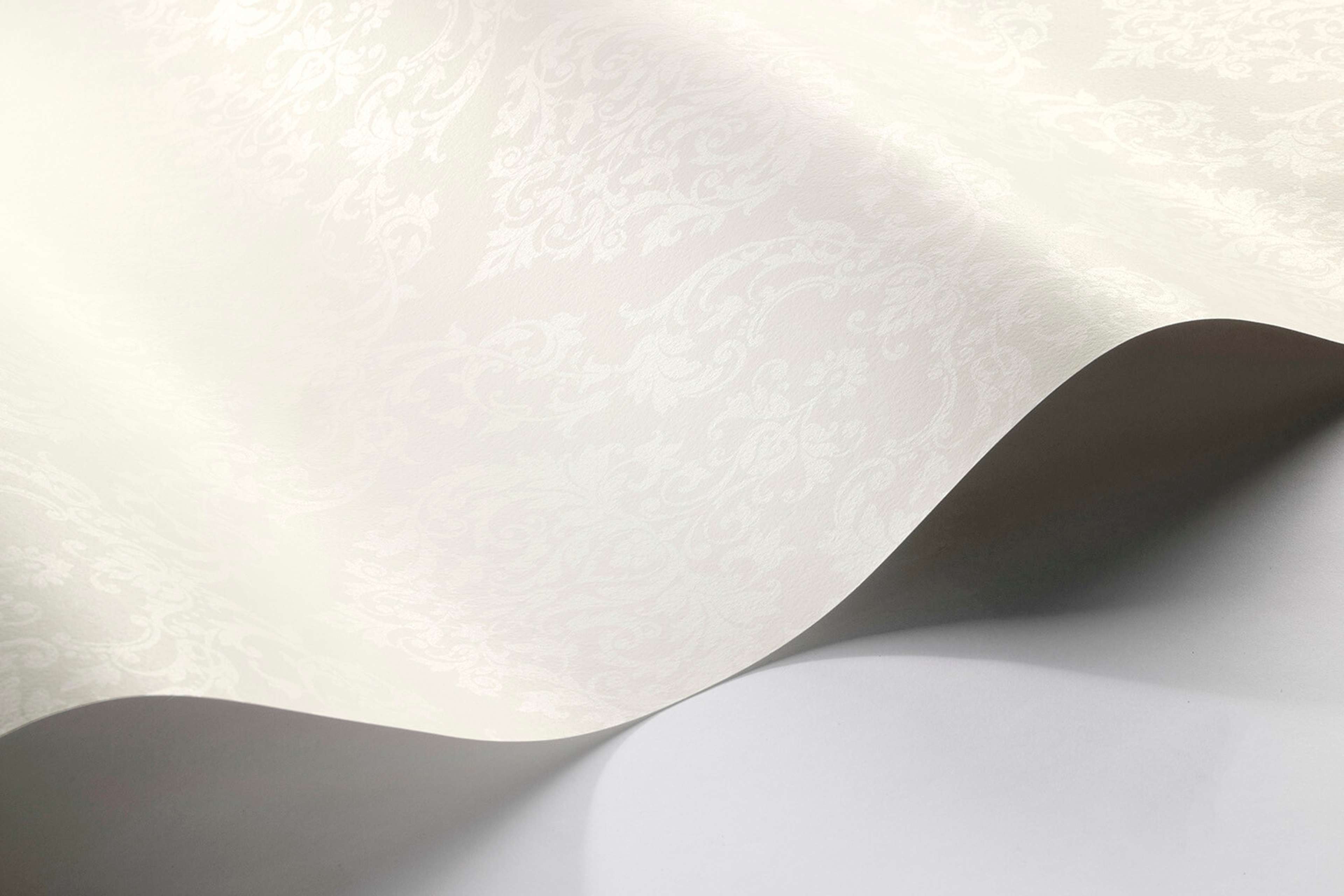 Borosan 21 8619 tapet med trellis mönster i vit. Från kollektionen Borosan 21. Papper-material med rak passning.